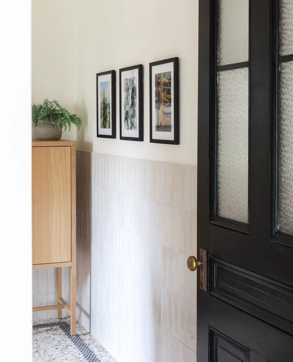 Every corner of your home has the capacity to offer comfort. ⁠
⁠
Plus, the closer we look at these photos, the more intentional details we pick up on. Did you notice the vintage-inspired brass door hinges?⁠
⁠
📸 @salemefayad_photography