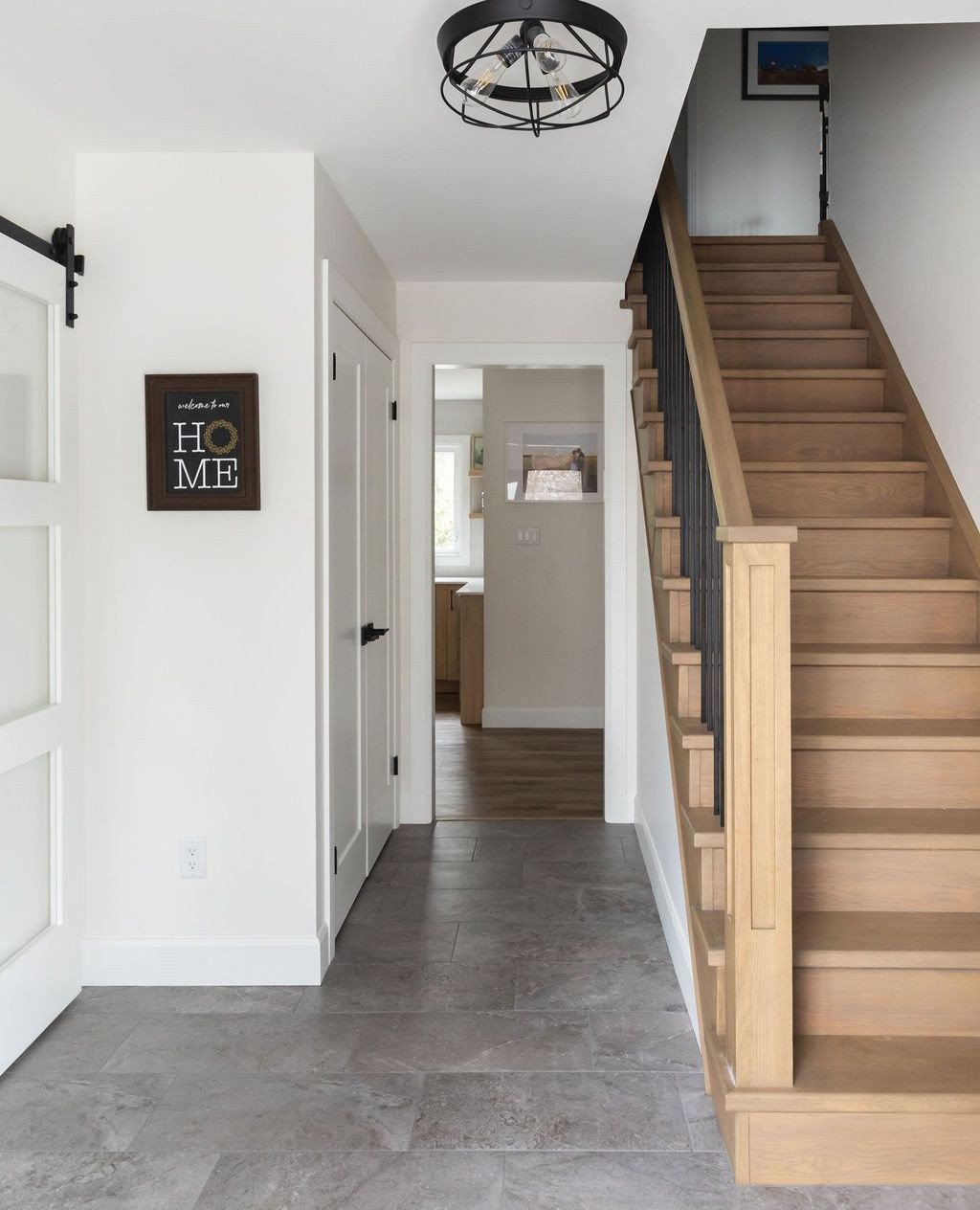 Every home has a first impression, and this entryway welcomes you with a staircase that we upgraded to feel warm, clean, and inviting the moment you step through the front door.⁠
⁠
For more images of this space, visit goldlevel.ca/projects/hillsmount