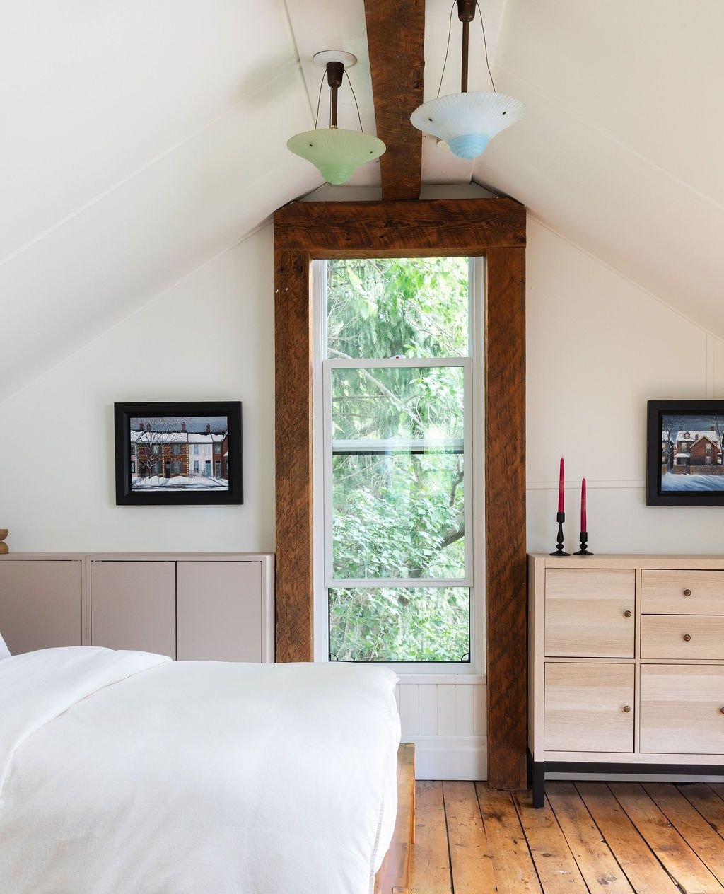 A little symmetry goes a long way. ⁠
⁠
Twin glass fixtures overhead, artwork framing the window, and a pair of candles ready for dusk are a few easy details that bring a sense of balance to this newly renovated haven.⁠
⁠
If you're intimidated by the 