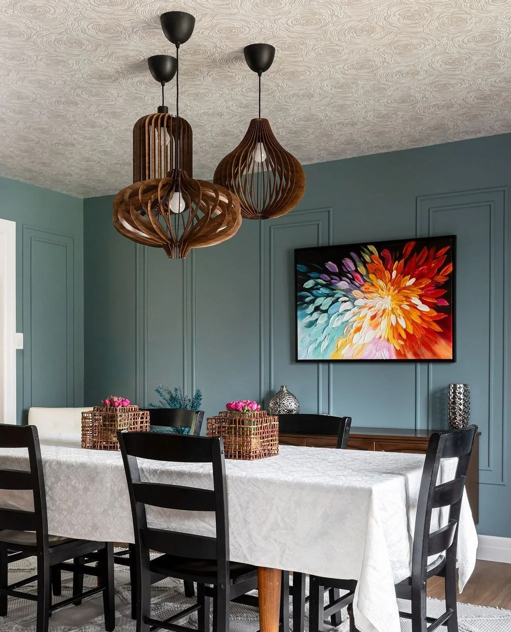 Thoughtful bursts of colour > always choosing neutral.⁠
⁠
Your home can pull it off, we swear!⁠
⁠
📍Project Grangeover⁠
⁠
View the full gallery ➡️ goldlevelcontracting.com/projects/grangeover