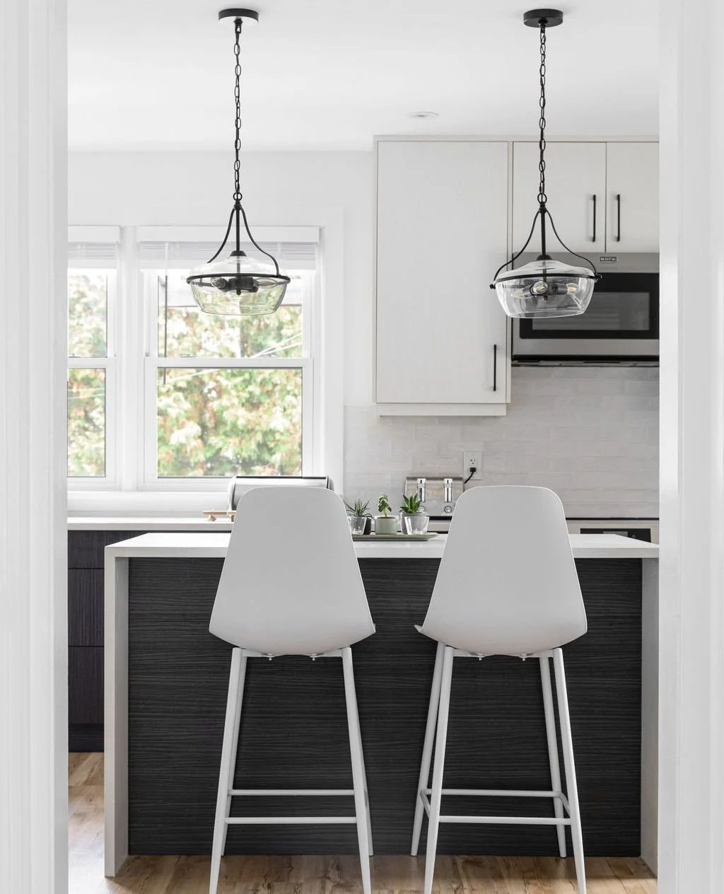 📍Project Windsor⁠
⁠
How did we transform this kitchen?⁠
⁠
✔️ removed walls to create one big, open concept kitchen + dining space⁠
✔️ added expansive upper cabinets that reached the ceiling⁠
✔️ installed a stunning quartz waterfall edge island⁠
✔️ s