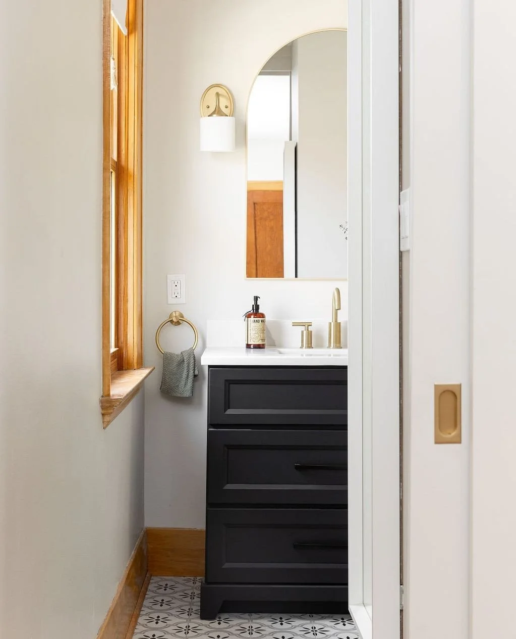 📍Project McKenzie⁠
⁠
We love the custom open storage in the McKenzie bathroom. This way, your everyday items are easily in-reach, while at the same time being tucked into a space that would otherwise go unused.⁠
⁠
📸 View the full project gallery he
