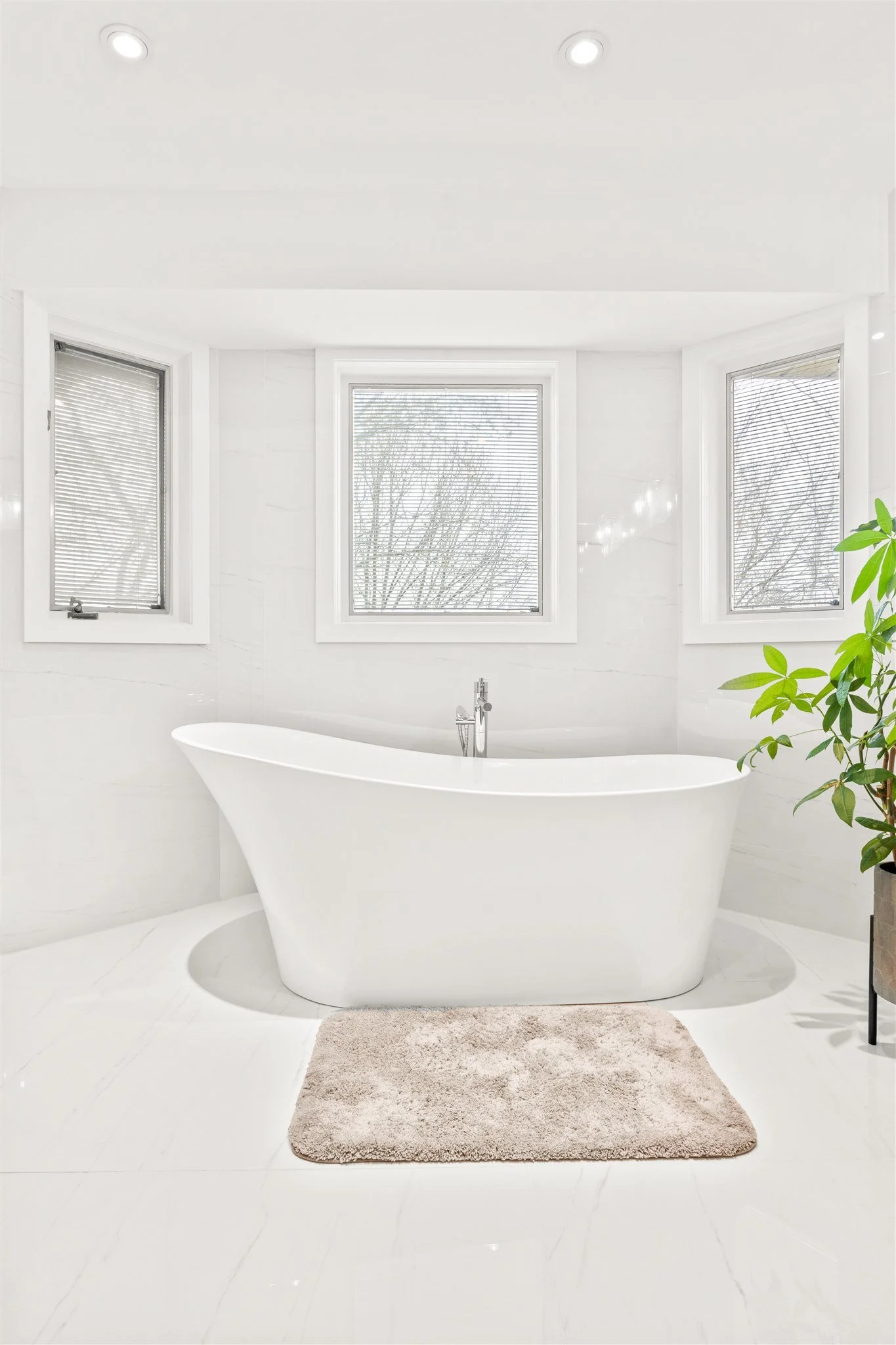 5 Ullswater Crescent Bathroom Reno - RealTour Media - 0008.jpg