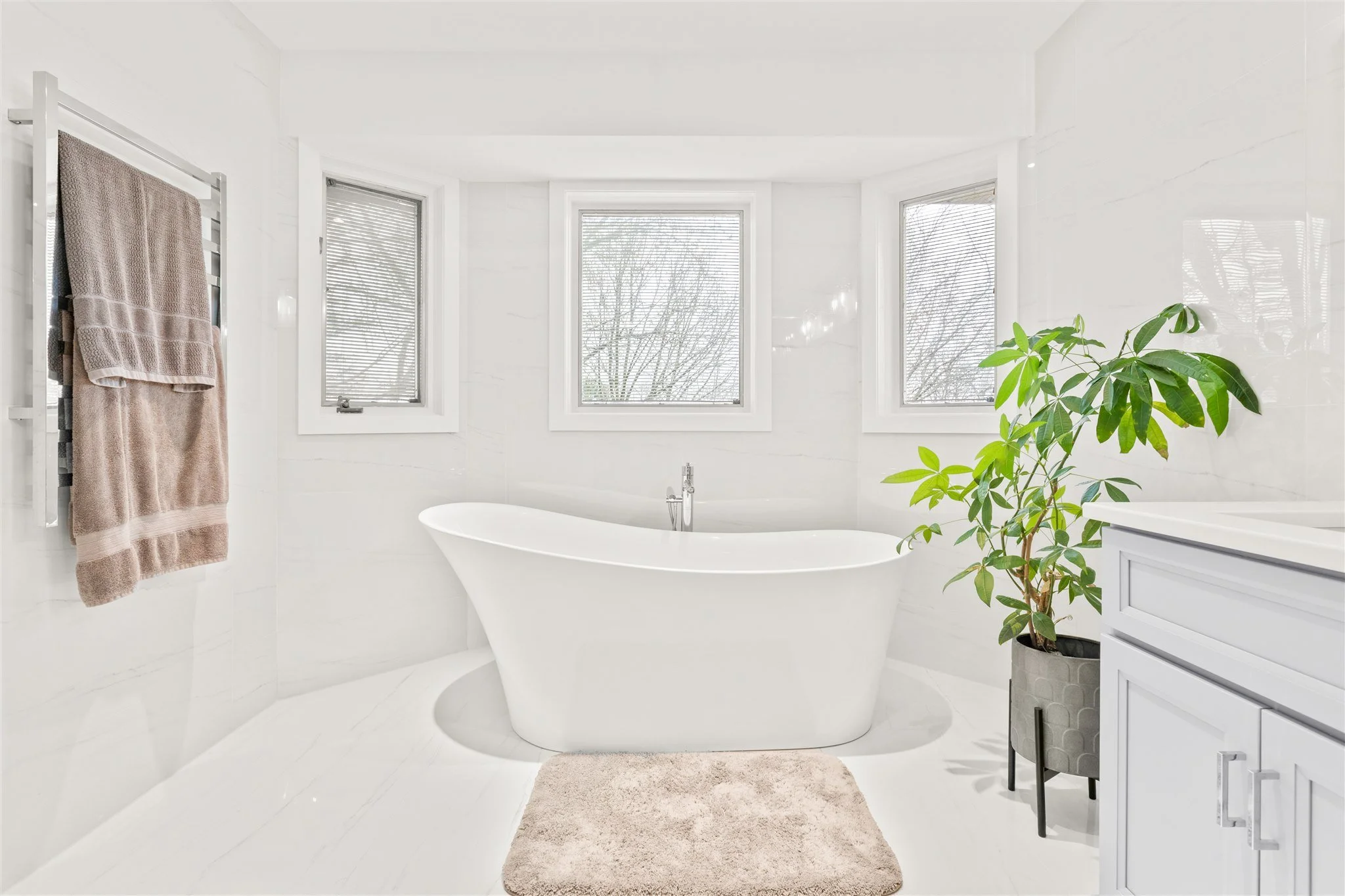 5 Ullswater Crescent Bathroom Reno - RealTour Media - 0006.jpg