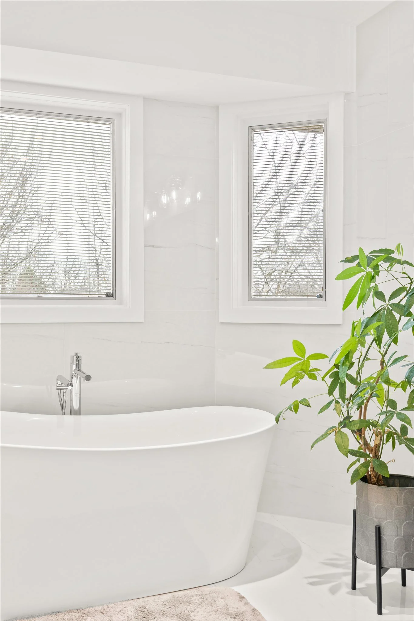 5 Ullswater Crescent Bathroom Reno - RealTour Media - 0003.jpg