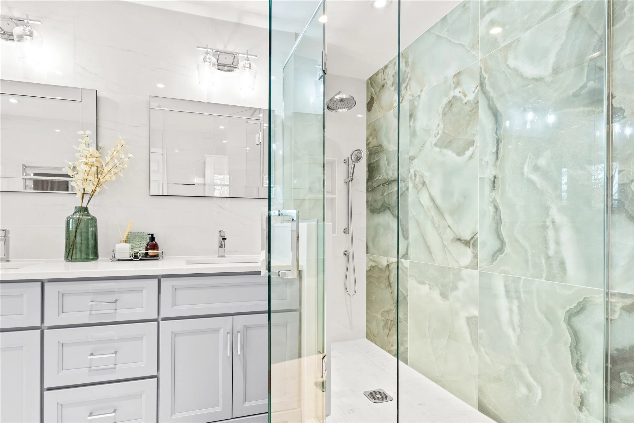 5 Ullswater Crescent Bathroom Reno - RealTour Media - 0016.jpg