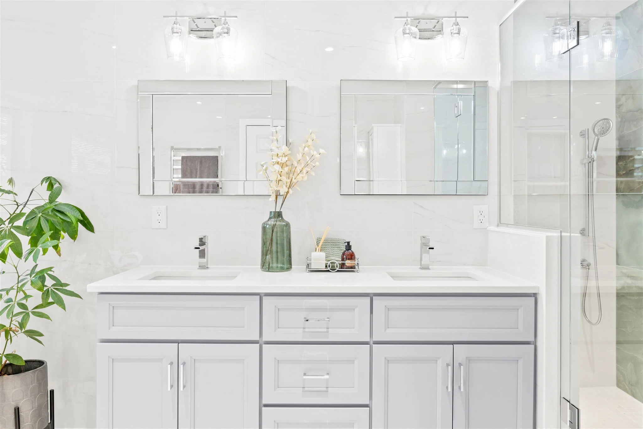 5 Ullswater Crescent Bathroom Reno - RealTour Media - 0025.jpg