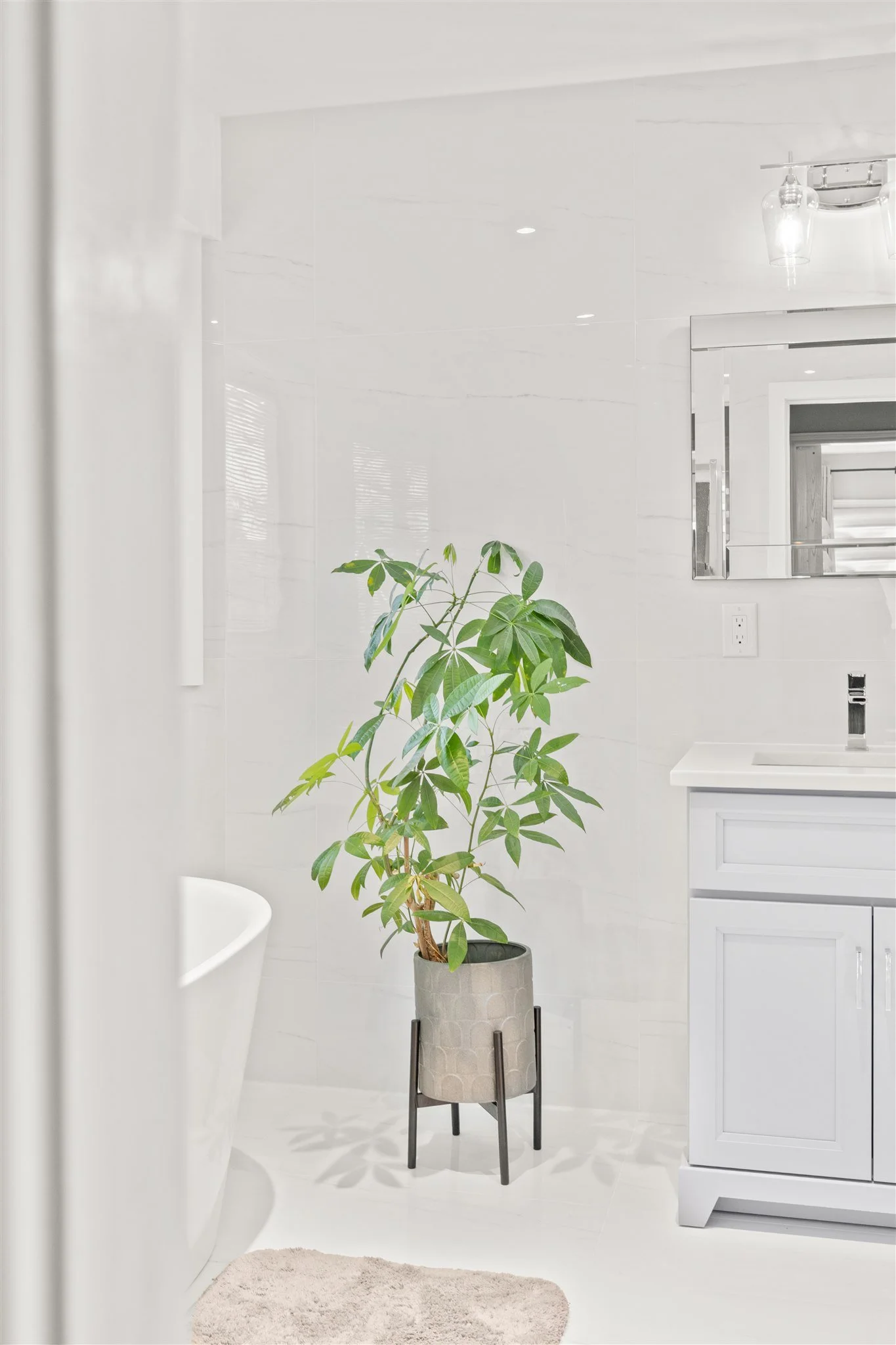 5 Ullswater Crescent Bathroom Reno - RealTour Media - 0009.jpg