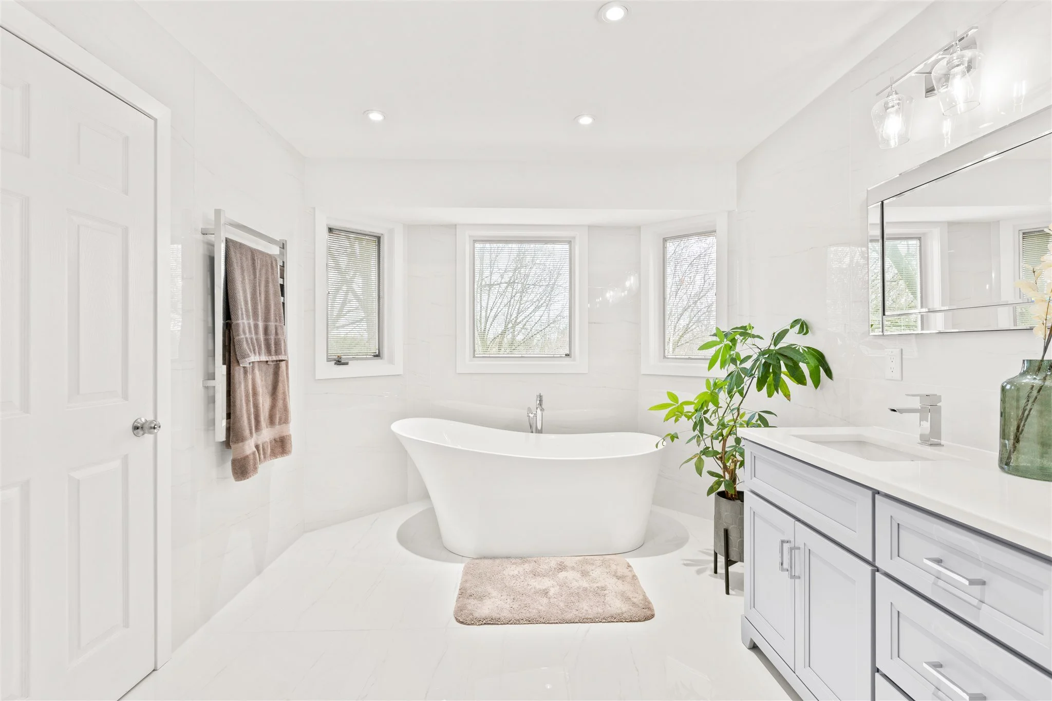 5 Ullswater Crescent Bathroom Reno - RealTour Media - 0005.jpg