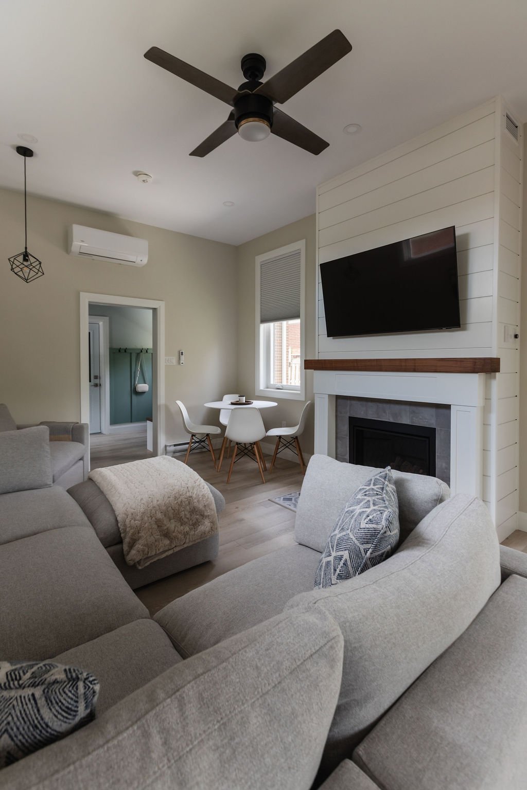 582Victoria-5670.jpg