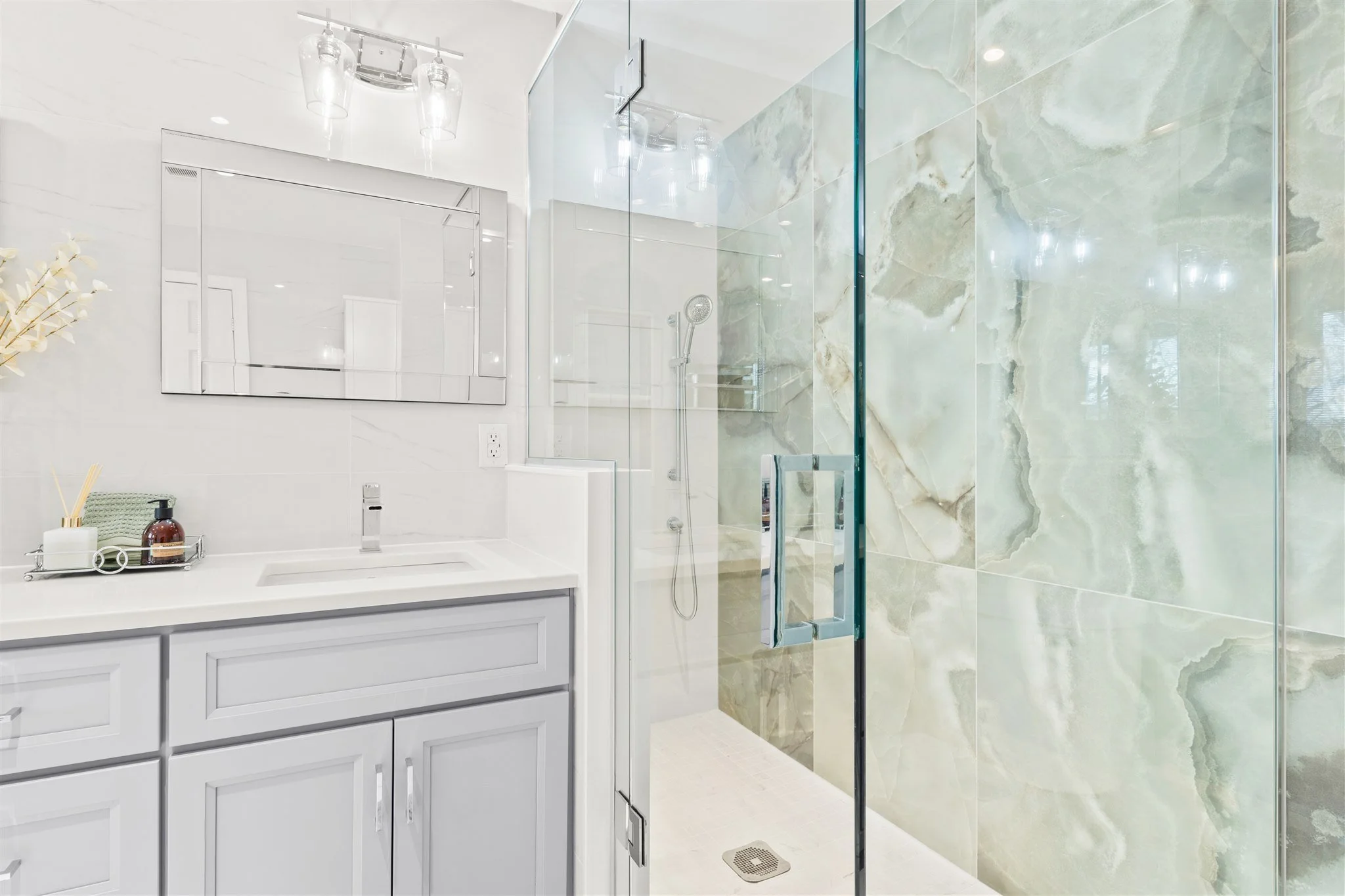 5 Ullswater Crescent Bathroom Reno - RealTour Media - 0015.jpg