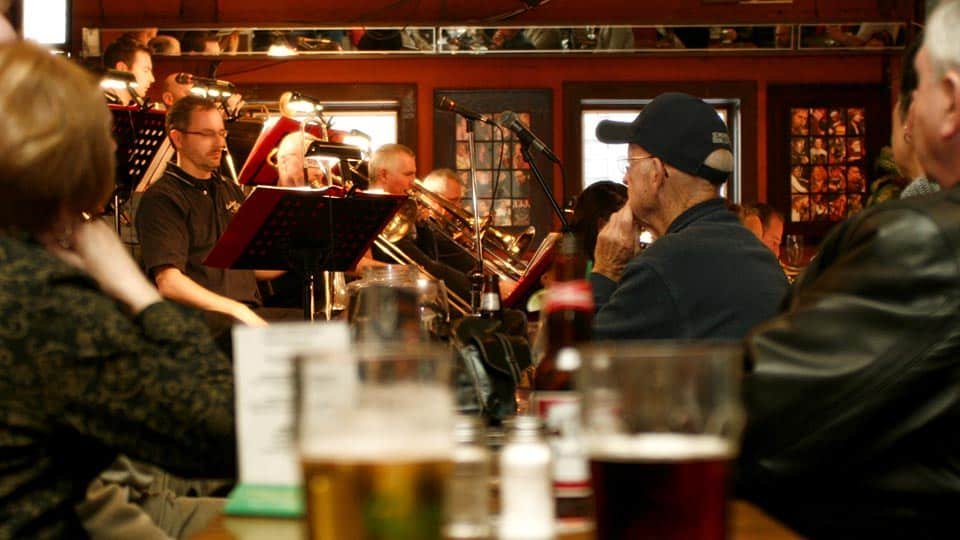 downtown-toronto-hotel-where-jazz-lives.jpeg