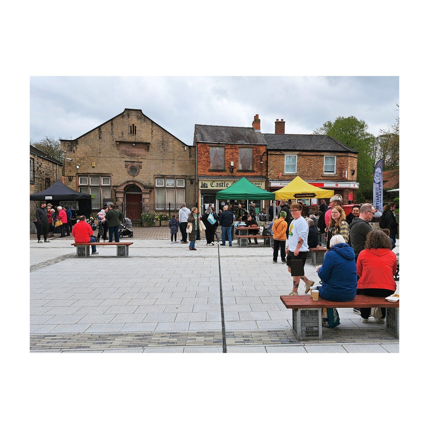 Lovely to pop into Bolsover this morning and visit the Artisan Food and Craft Market and see the newly complete Town Hall Square bustling with activity. Posh burgers, loaded fries and tasty brownies on offer just in the square! Great to see the space