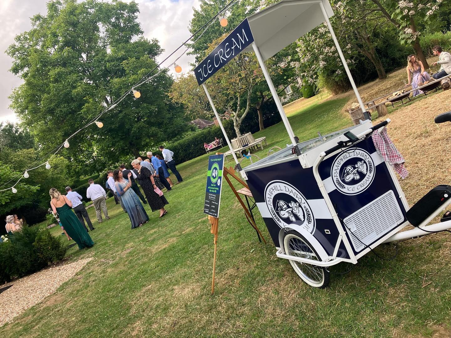 Another beautiful wedding at deans court in Wimborne 👌 

I think it&rsquo;s safe the say the guests had a their fill as I&rsquo;ve nearly run out 🙈🍦

#pamphilldairy #pamphilldairy #deanscourt #wimborneminster #artisanicecream #dorsetproduce #icecr