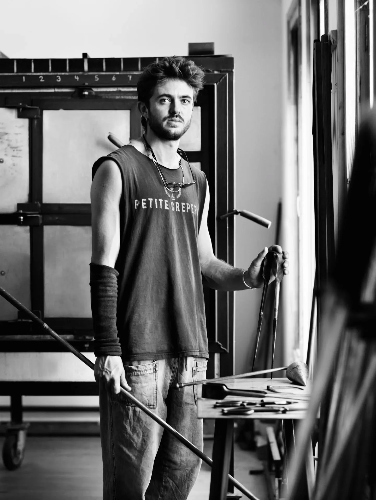 Beautiful picture taken by @montgomeryphoto last year.

In the making of stemware for @berdoulat_interior_design.

#photography #stemware #craft #gobleterie #studio #verrier #verre #verresouffler #glassblower #glassblowing #artisan #artisanat