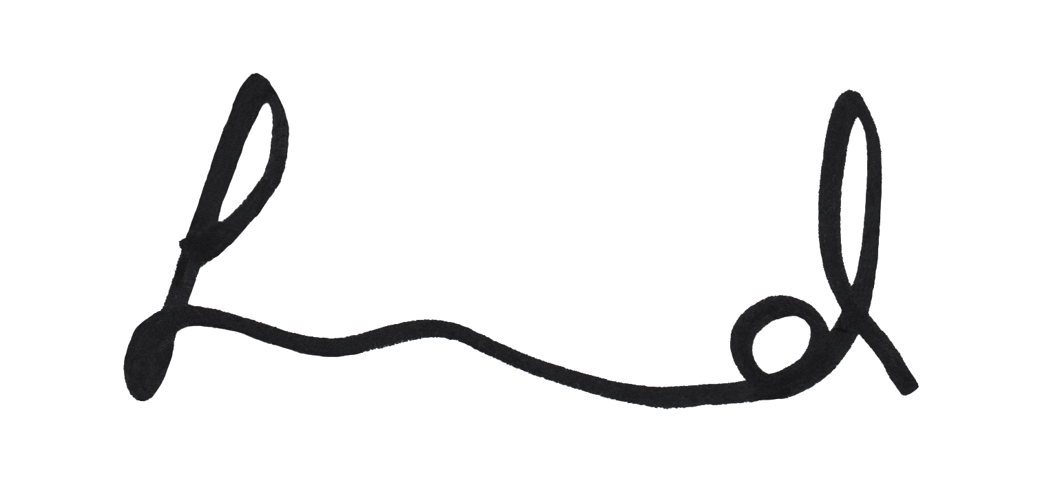 Black curled cord with plugs at each end, resembling a bow tie.