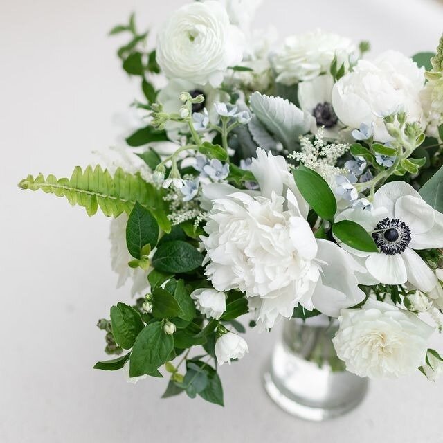 Even on a grey day the blue hues still shine through. This simple yet elegant palette of white with pops of blue is one of my favorites.

Embrace the beauty of blue! 💙

#blueweddingflowers #weddingday #rainonyourweddingday #blue #blueflowers #brideb