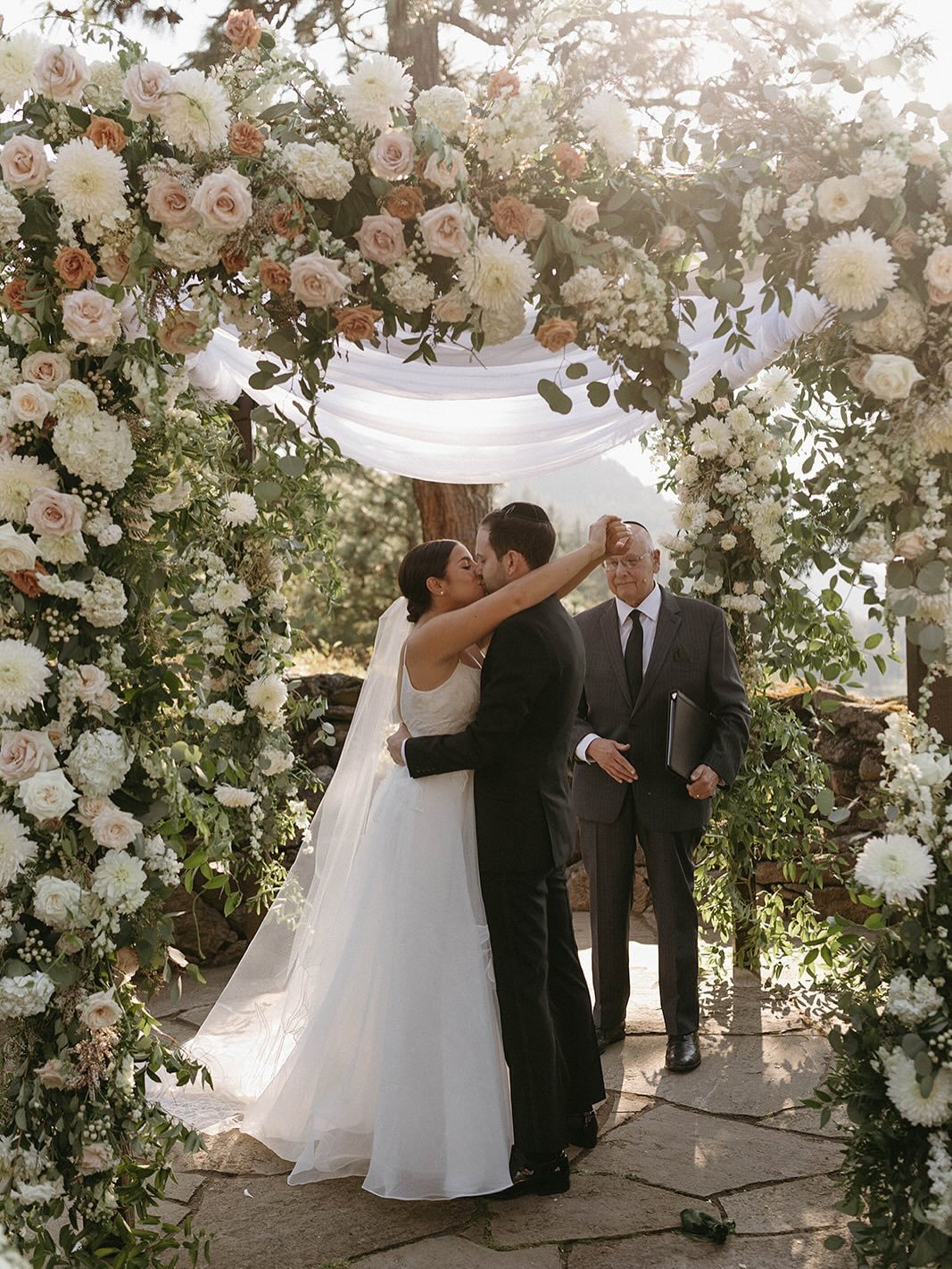 We&rsquo;ve got you covered with Lucious greens and romantic florals, from ceremony to reception 🤩 I just love this stunning Chuppah- definitely stole the show ✨ 

#Brides #Weddings #weddingday#bridebouquet #trellisflorals#weddingflorist #WeddingCol