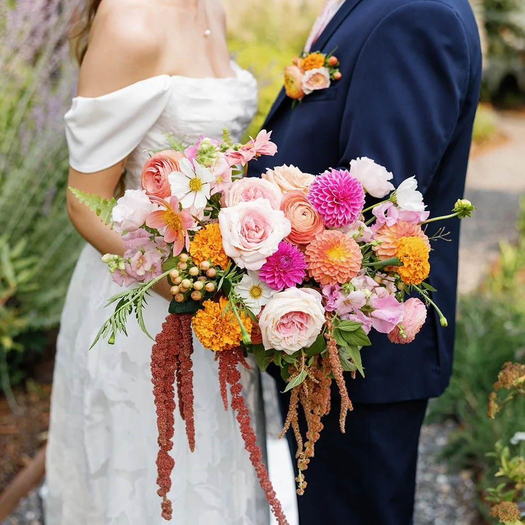 With fall tiptoeing up on us faster then we may realize let us savor the last few sun kissed bridal bouquets of summer. 
Before you know it it'll be nothing but Fall themed bridal bouquets. 😉 

From sun-kissed to cozy kissed 🌞🍂

#summerflowers #su