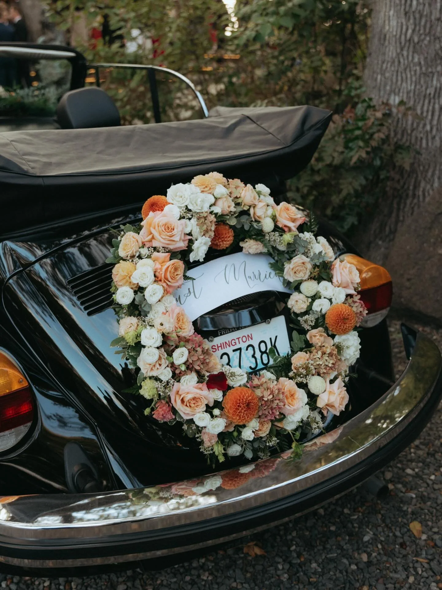 Hitched &amp; petaled away🚗 I mean is there really any better way to make your getaway as husband and wife then a vintage Volkswagen Bug! 💫

#vintagevolkswagen 

&bull;

&bull;

&bull;

#columbiagorgewedding #car #beetle #flowerstagram #weddinginsp
