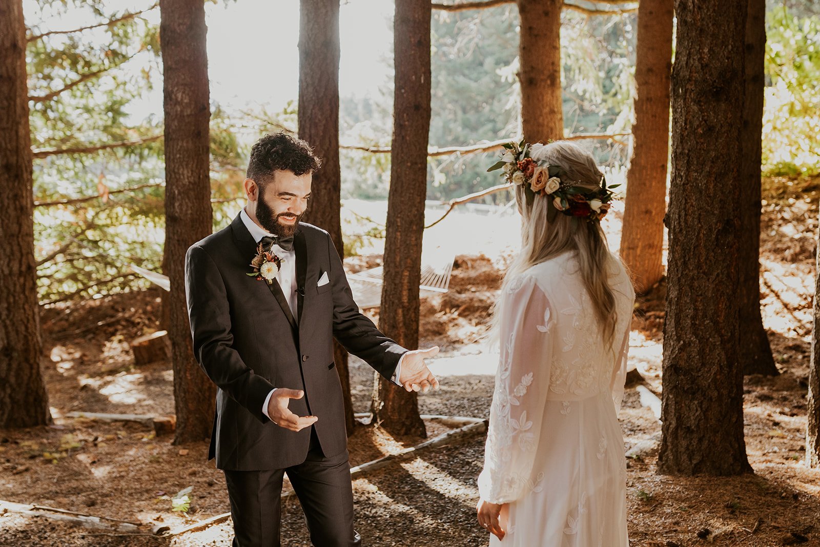 ali-rae-photography-gorge-crest-vinyards-fall-wedding-washington-92.jpg