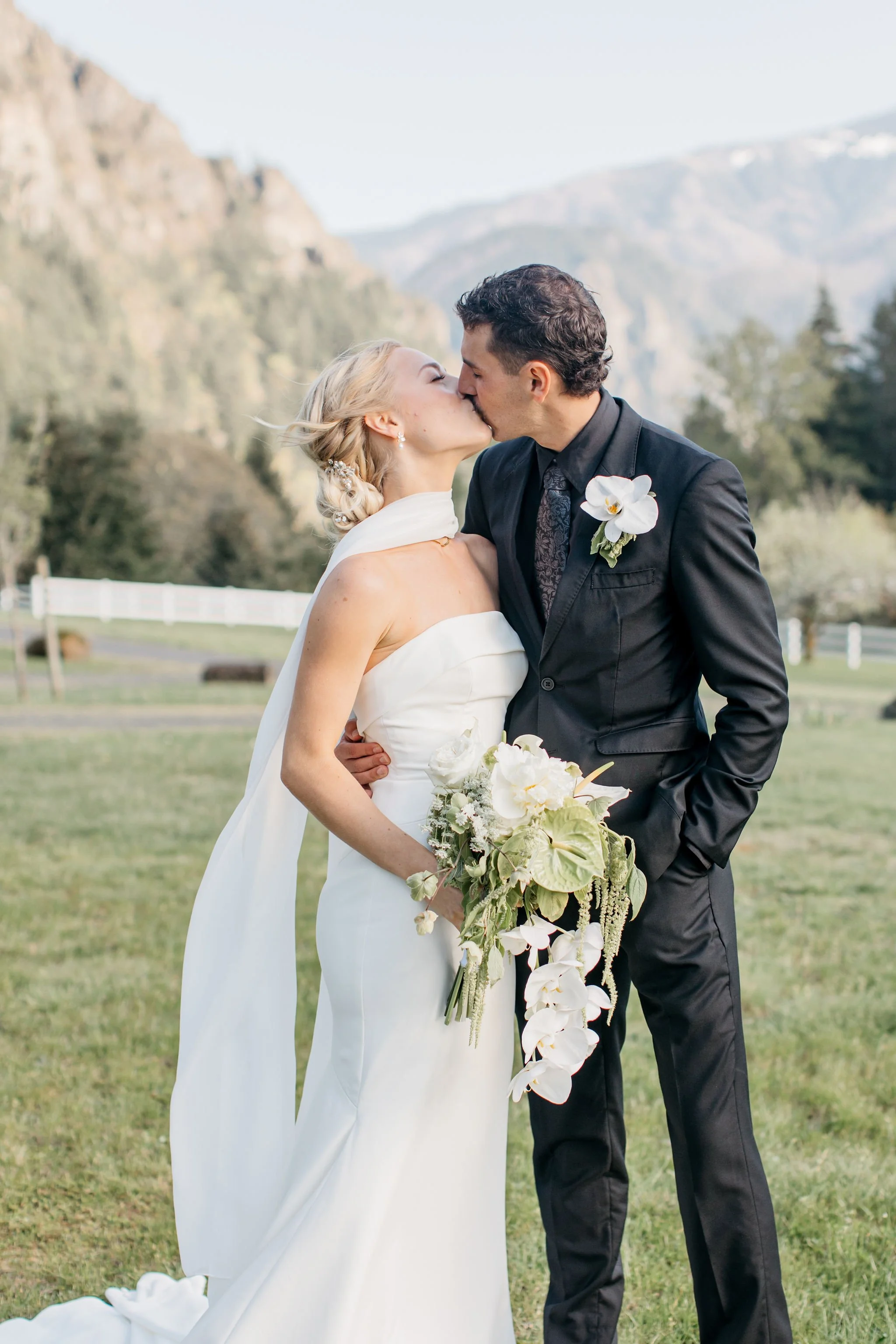 trellisflorals.com | Trellis Flowers Columbia River Gorge  Weddings  Mountain View 9 (1).jpg