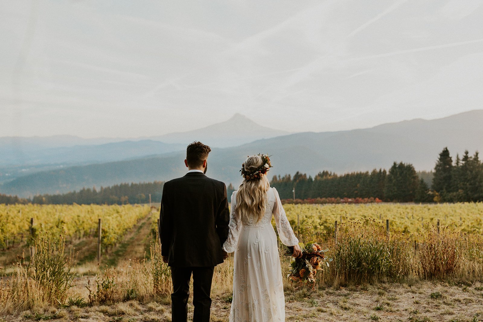 ali-rae-photography-gorge-crest-vinyards-wedding-washington-50.jpg