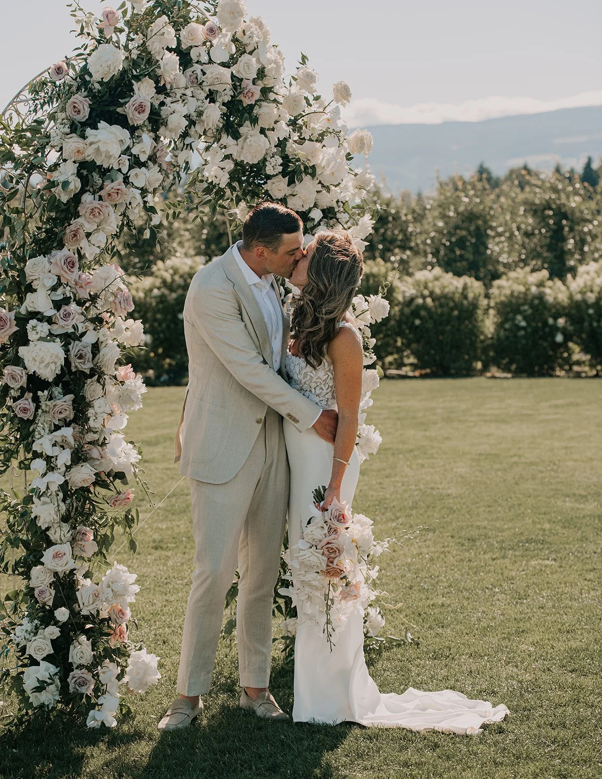 trellisflorals.com | Trellis Flowers Columbia River Gorge  Weddings  Mountain Views 4 (1).jpg