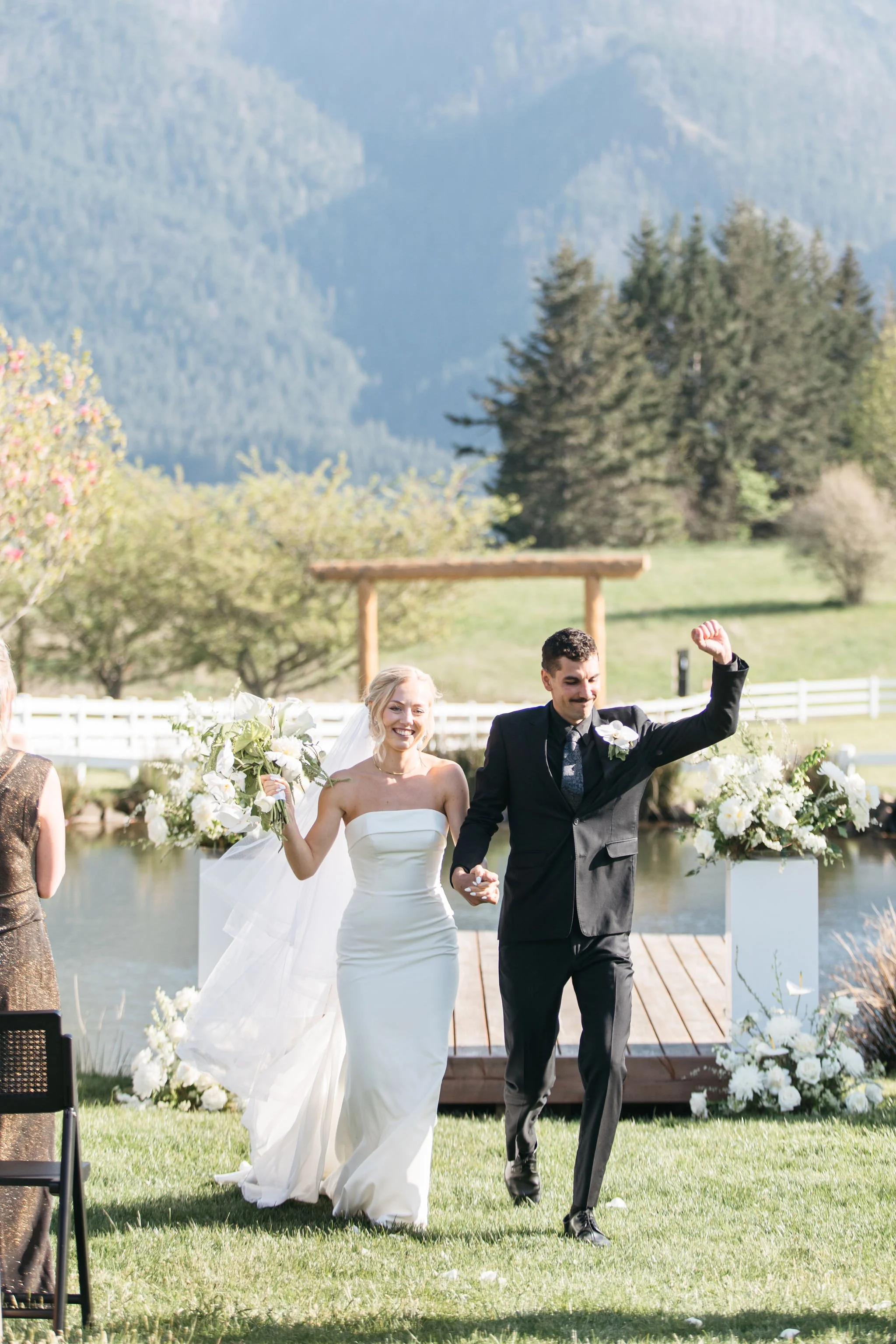 trellisflorals.com | Trellis Flowers Columbia River Gorge  Weddings  Mountain View 1 (1).jpg