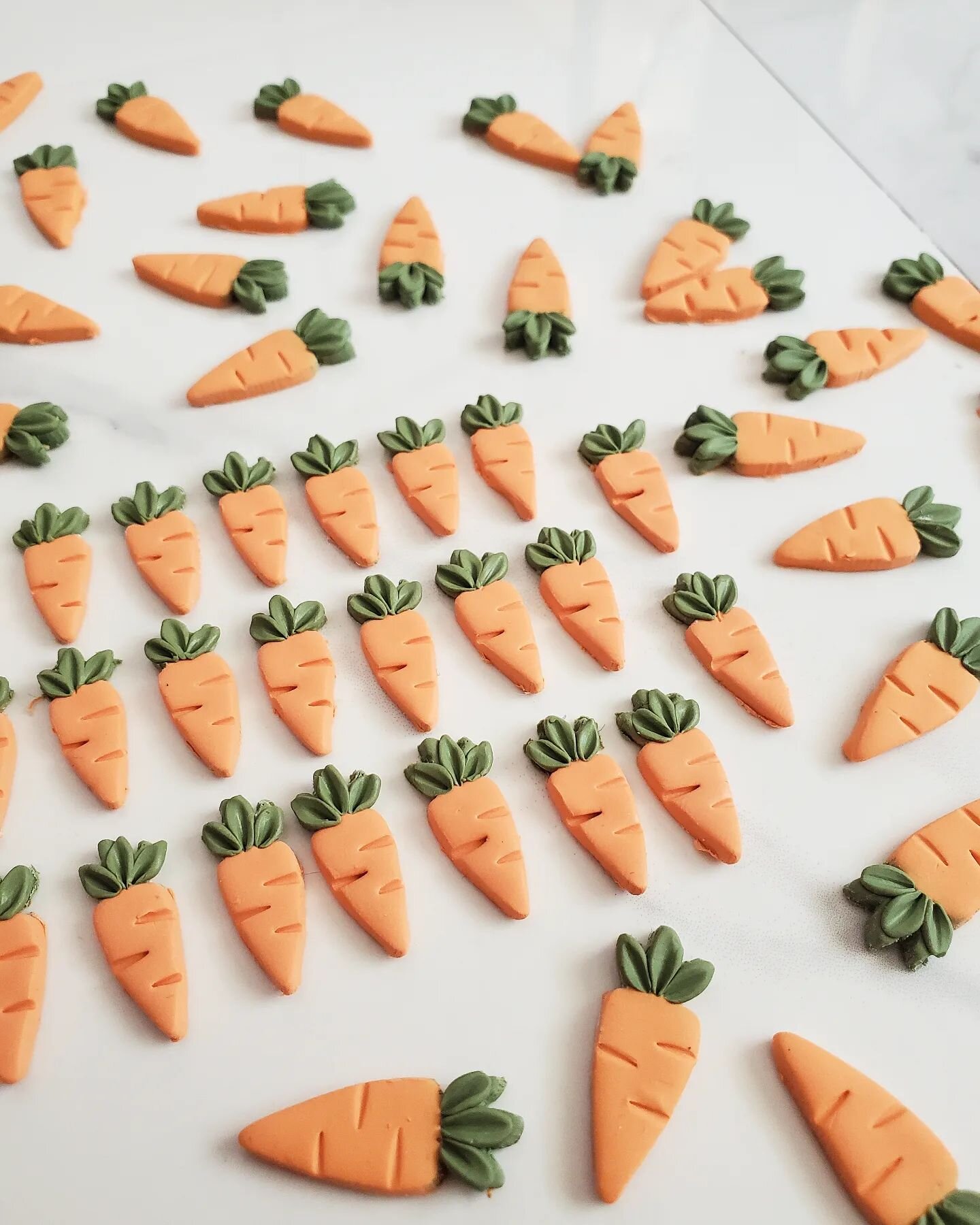 Working on some carrots studs and dangles 🥕🥕

Spring Collection coming 03/15 (FRIDAY) 🌱🥕