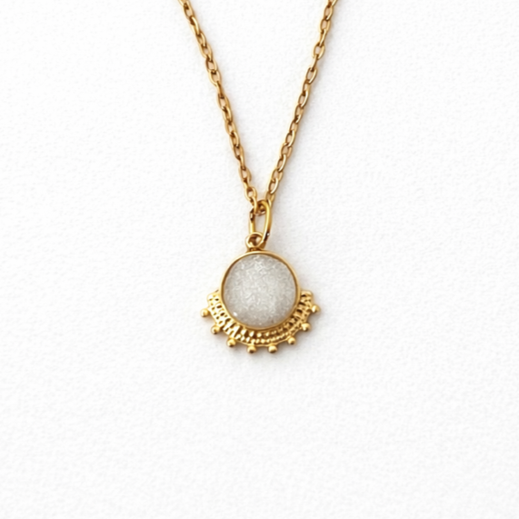 Halskette mit Anhänger