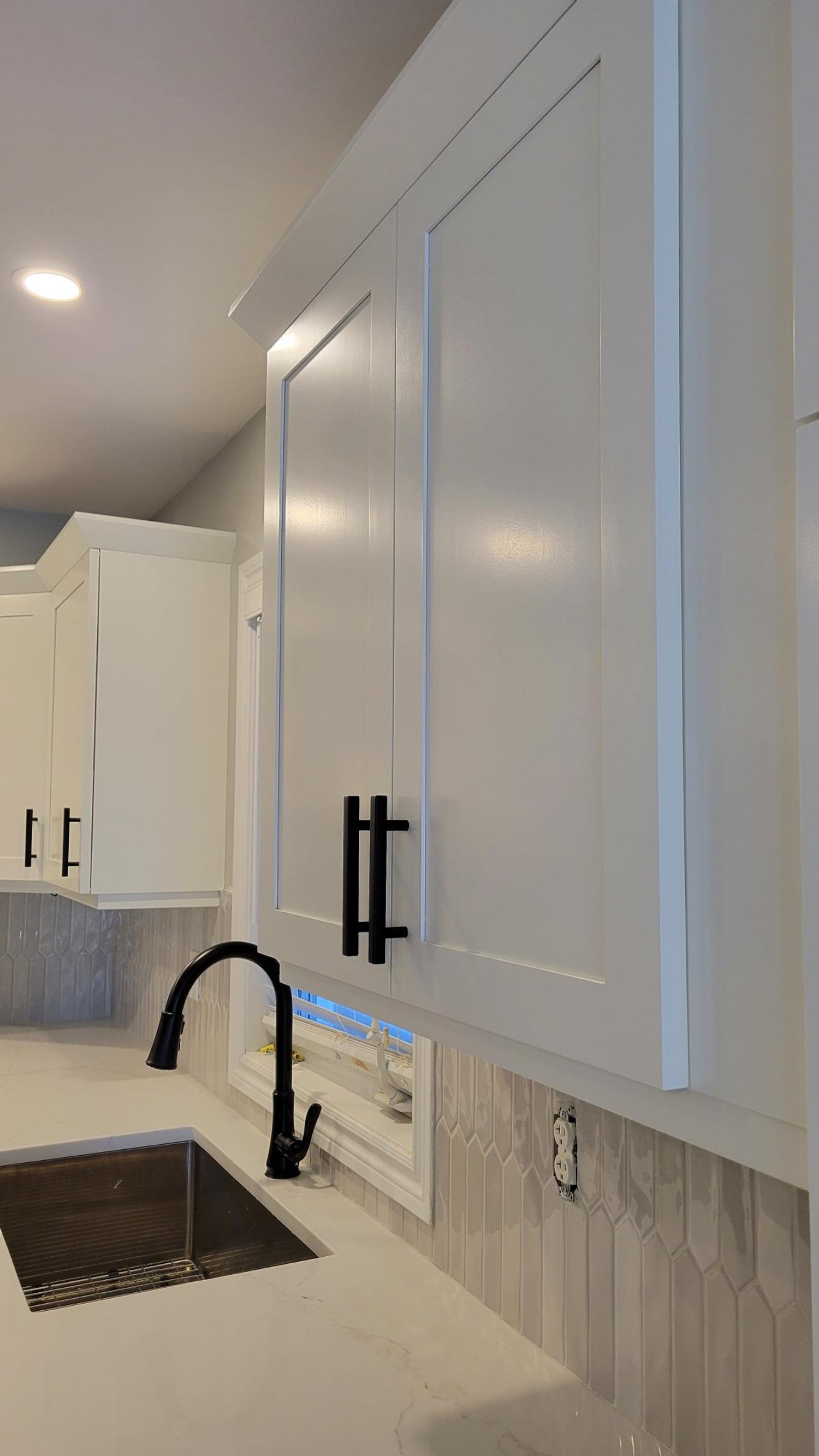 Colour : Swiss Coffee - Benjamin Moore