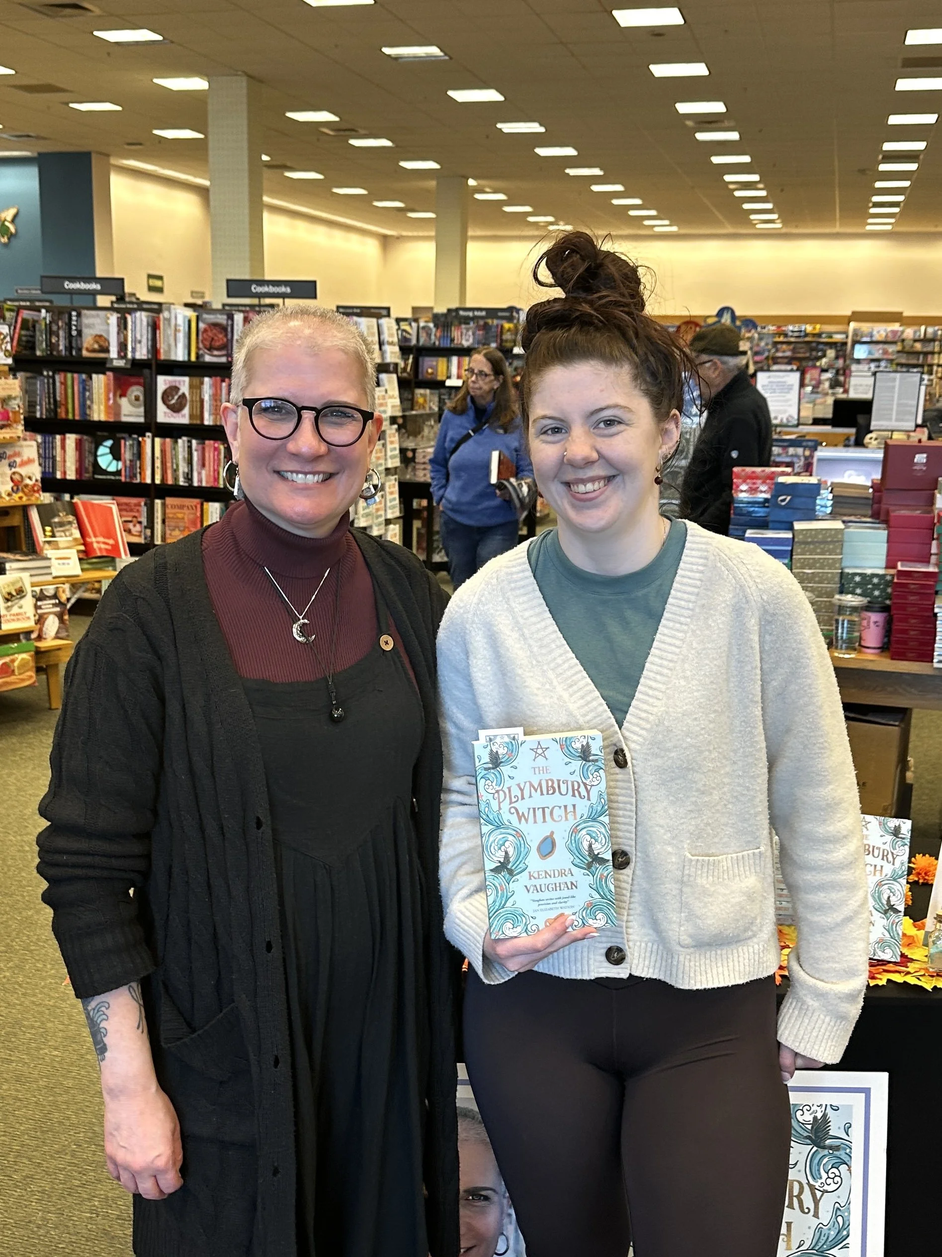 Kendra_vaughan_author_barnesandnoblehingham_halloween_2025_15.jpg