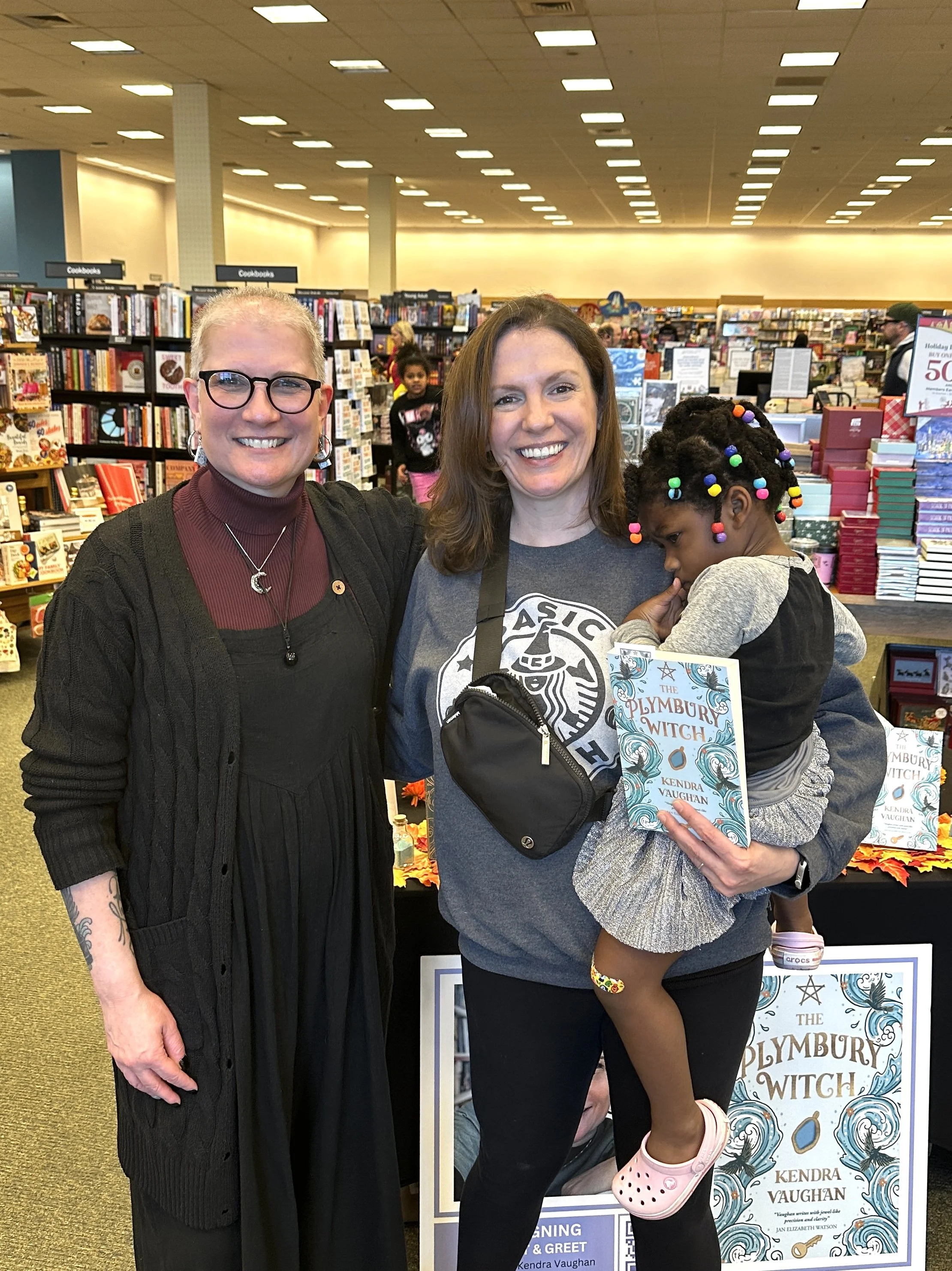 Kendra_vaughan_author_barnesandnoblehingham_halloween_2025_16.jpg