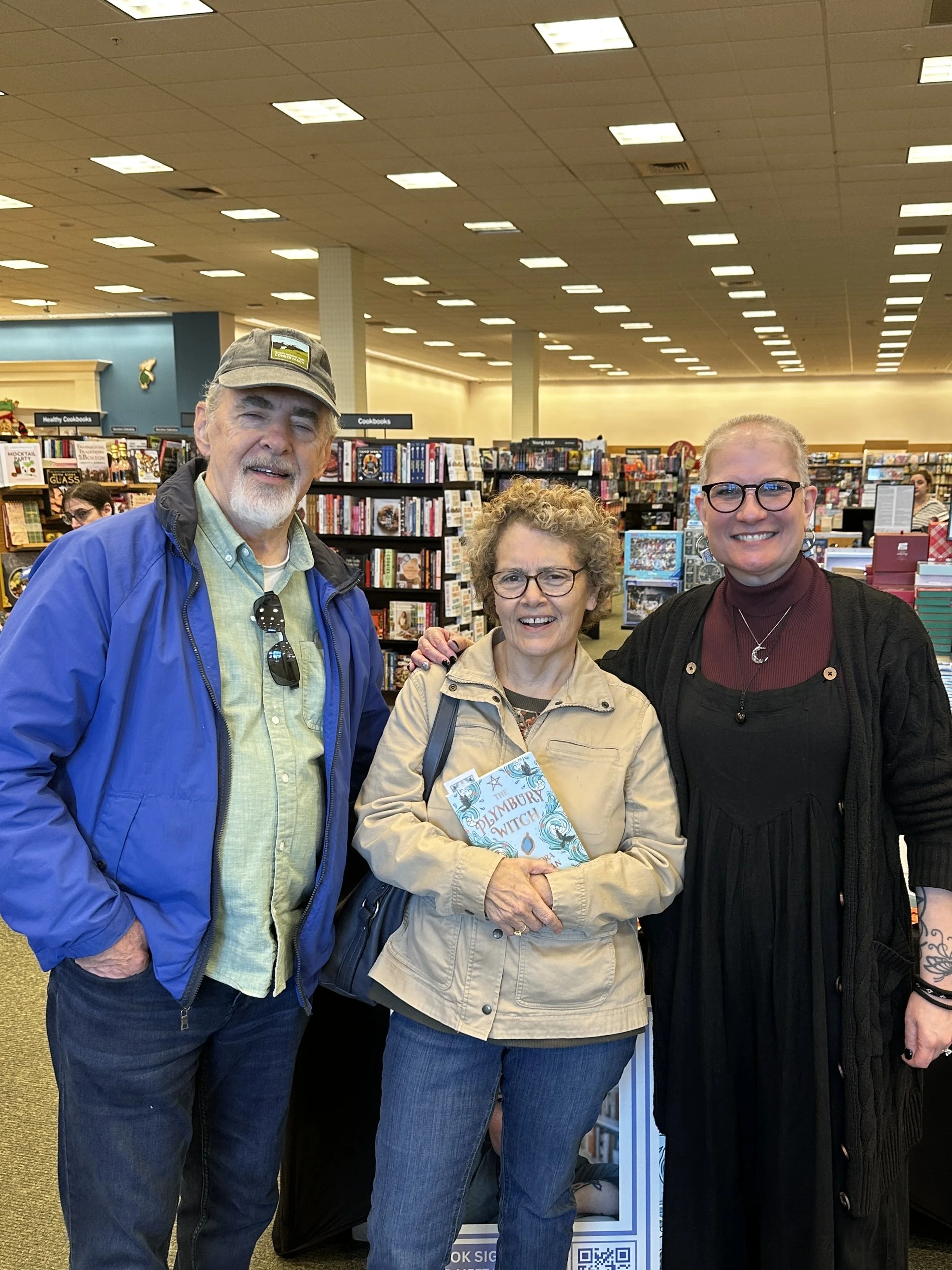 Kendra_vaughan_author_barnesandnoblehingham_halloween_2025_18.jpg