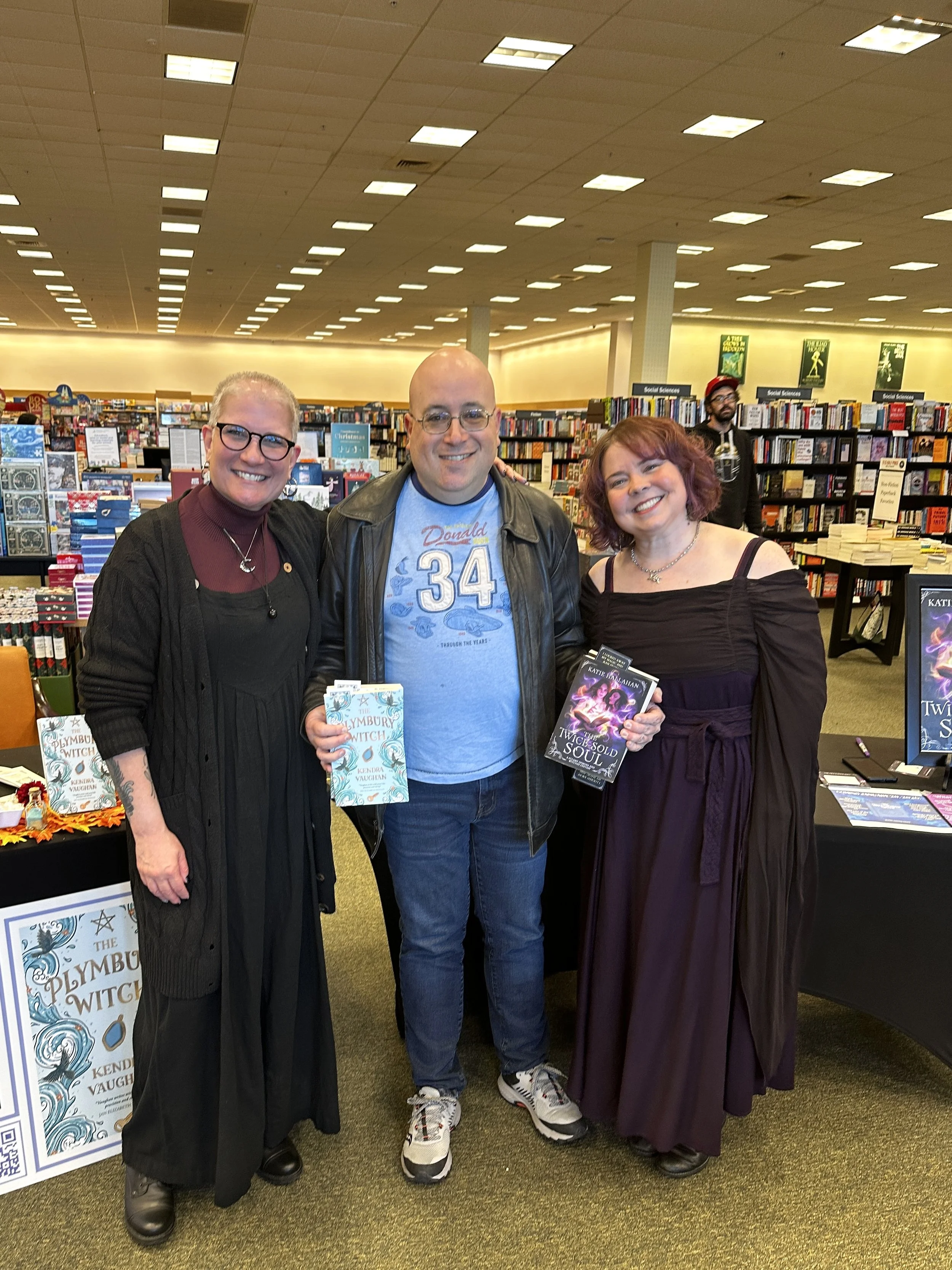 Kendra_vaughan_author_barnesandnoblehingham_halloween_2025_13.jpg