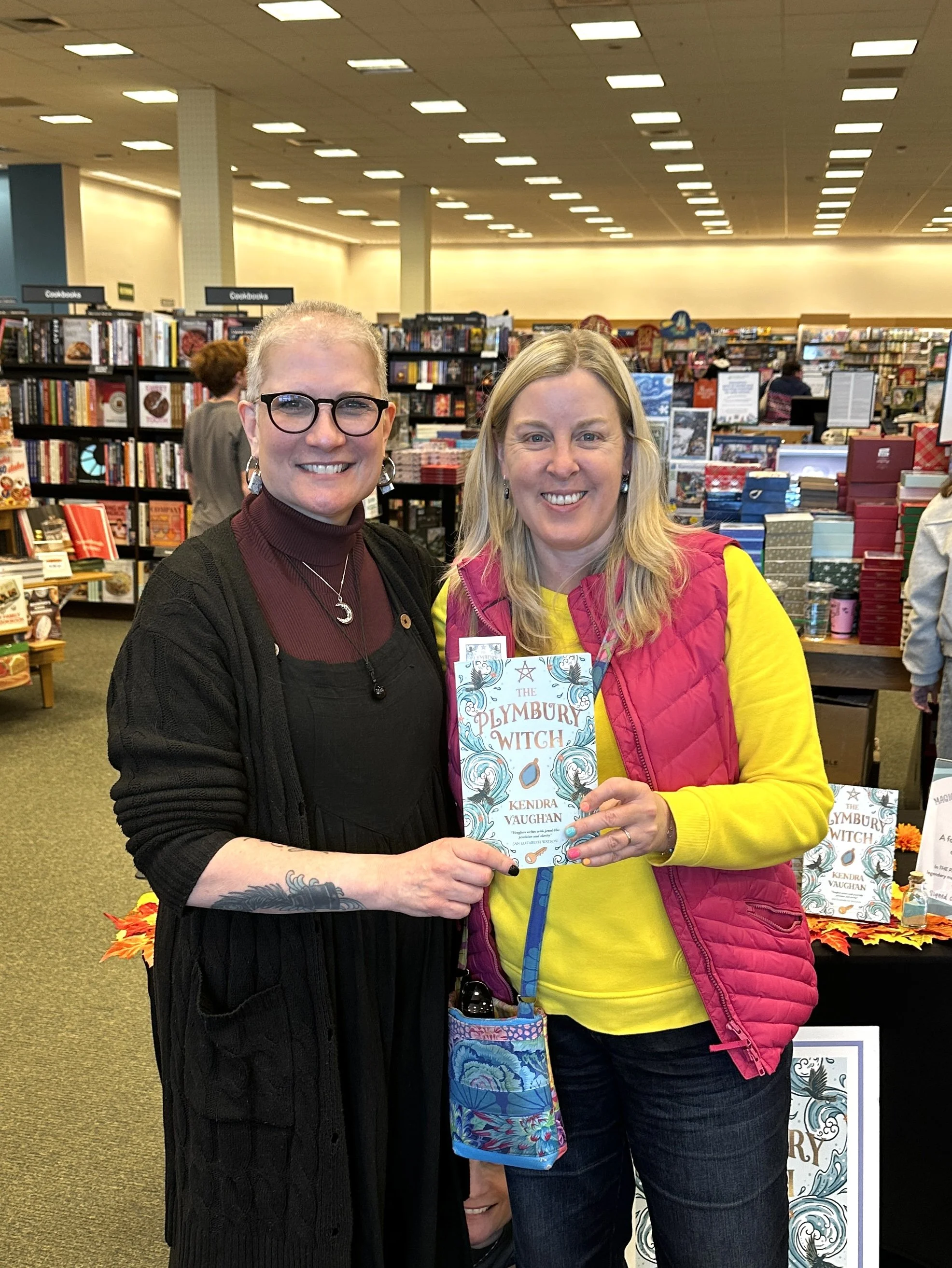 Kendra_vaughan_author_barnesandnoblehingham_halloween_2025_19.jpg