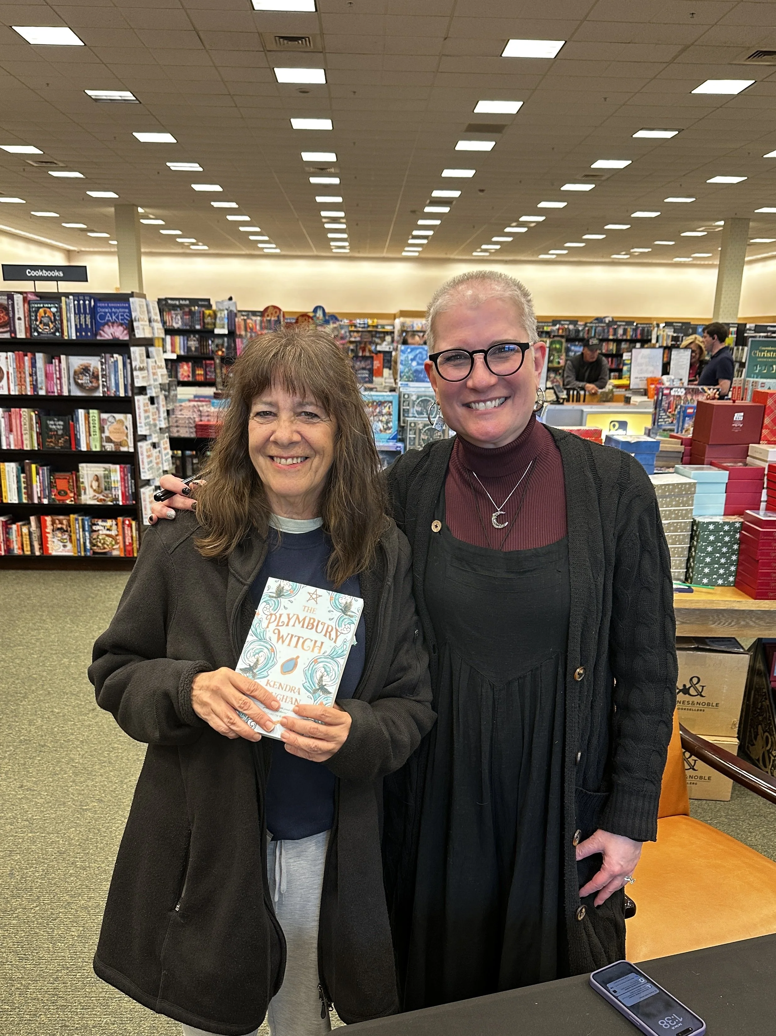 Kendra_vaughan_author_barnesandnoblehingham_halloween_2025_02.jpg