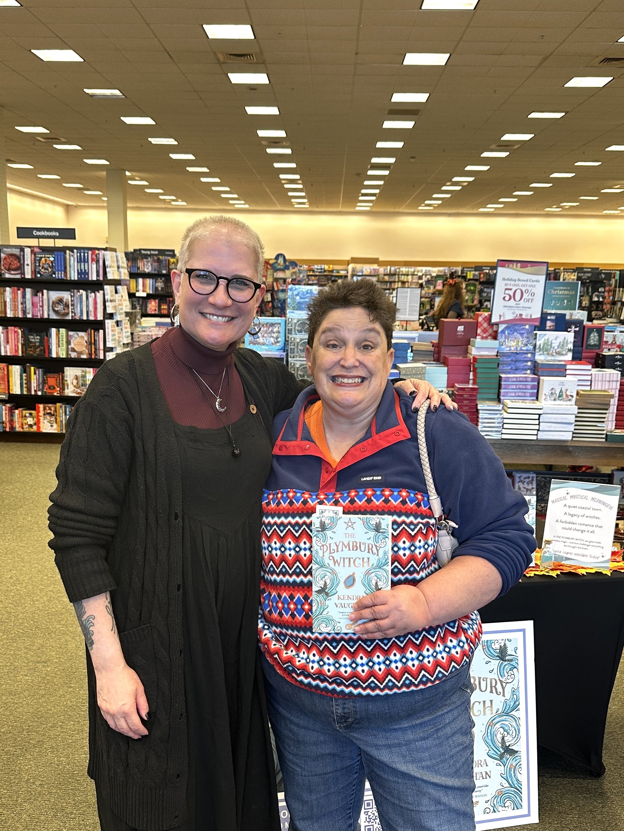 Kendra_vaughan_author_barnesandnoblehingham_halloween_2025_20.jpg