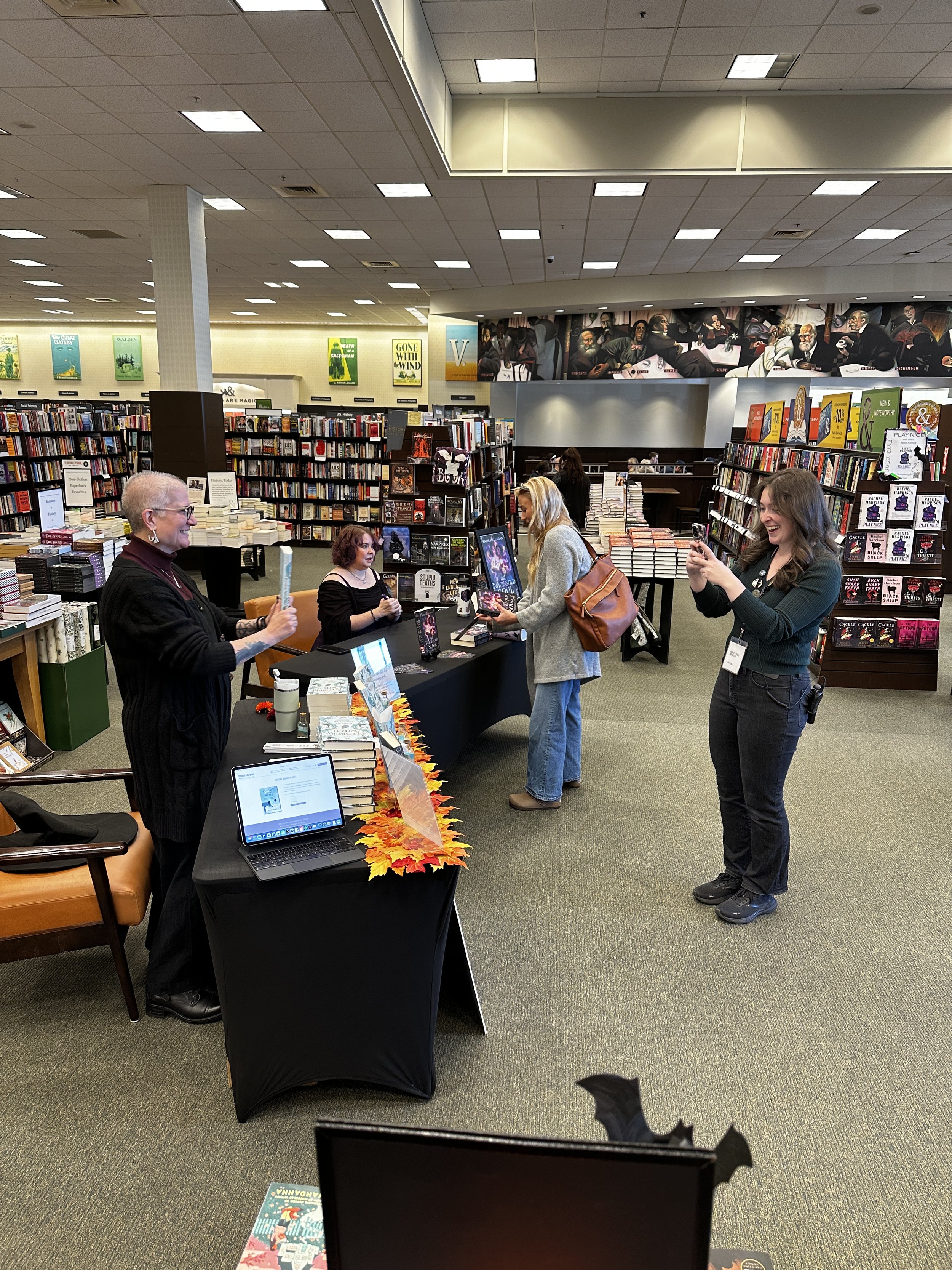 Kendra_vaughan_author_barnesandnoblehingham_halloween_2025_23.JPG