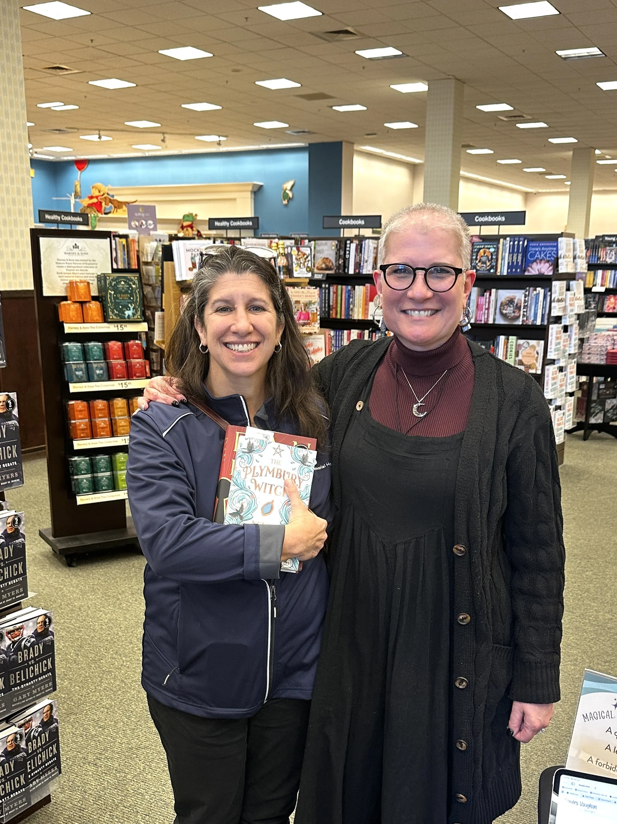 Kendra_vaughan_author_barnesandnoblehingham_halloween_2025_03.jpg