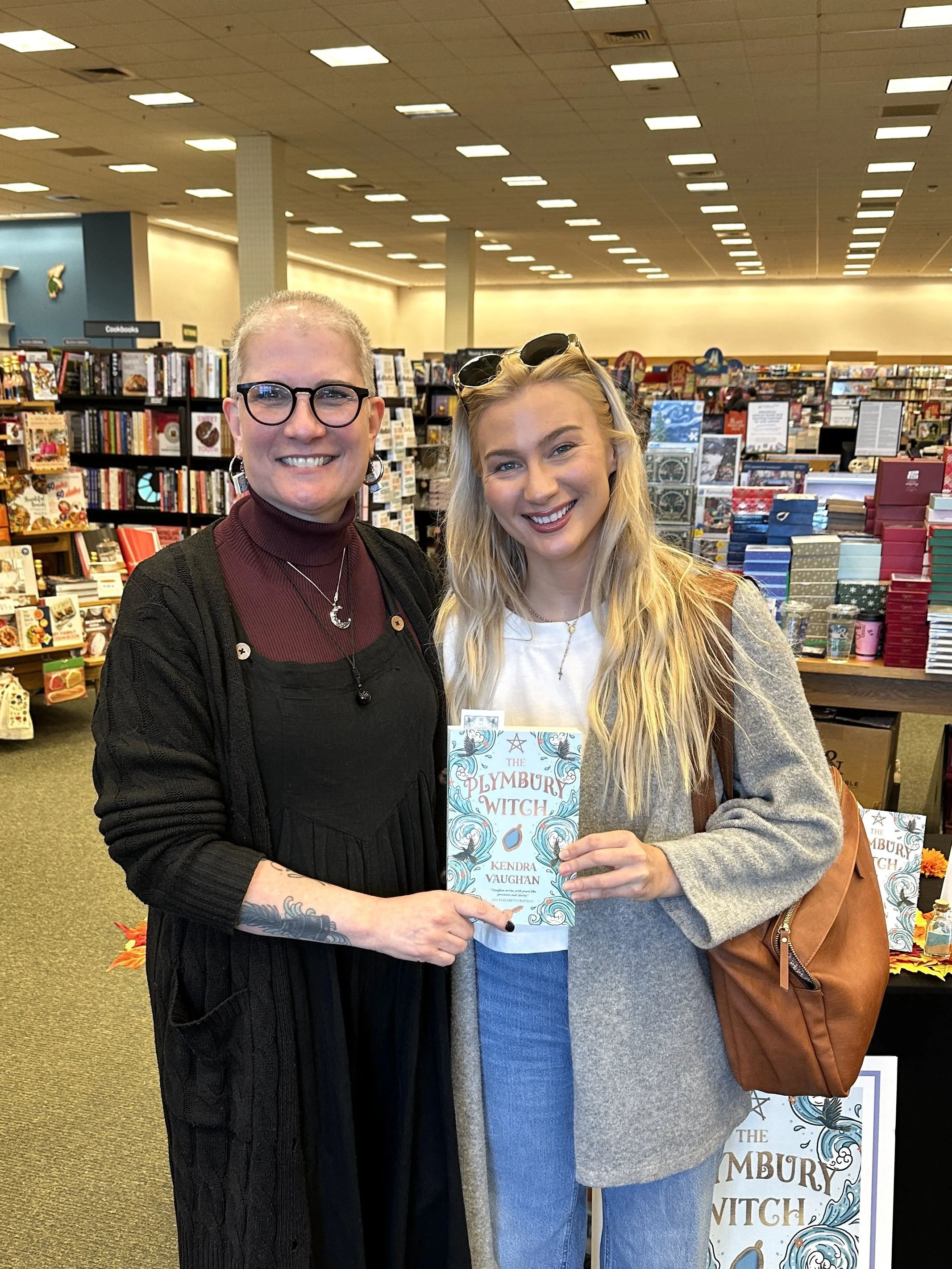 Kendra_vaughan_author_barnesandnoblehingham_halloween_2025_24.jpg