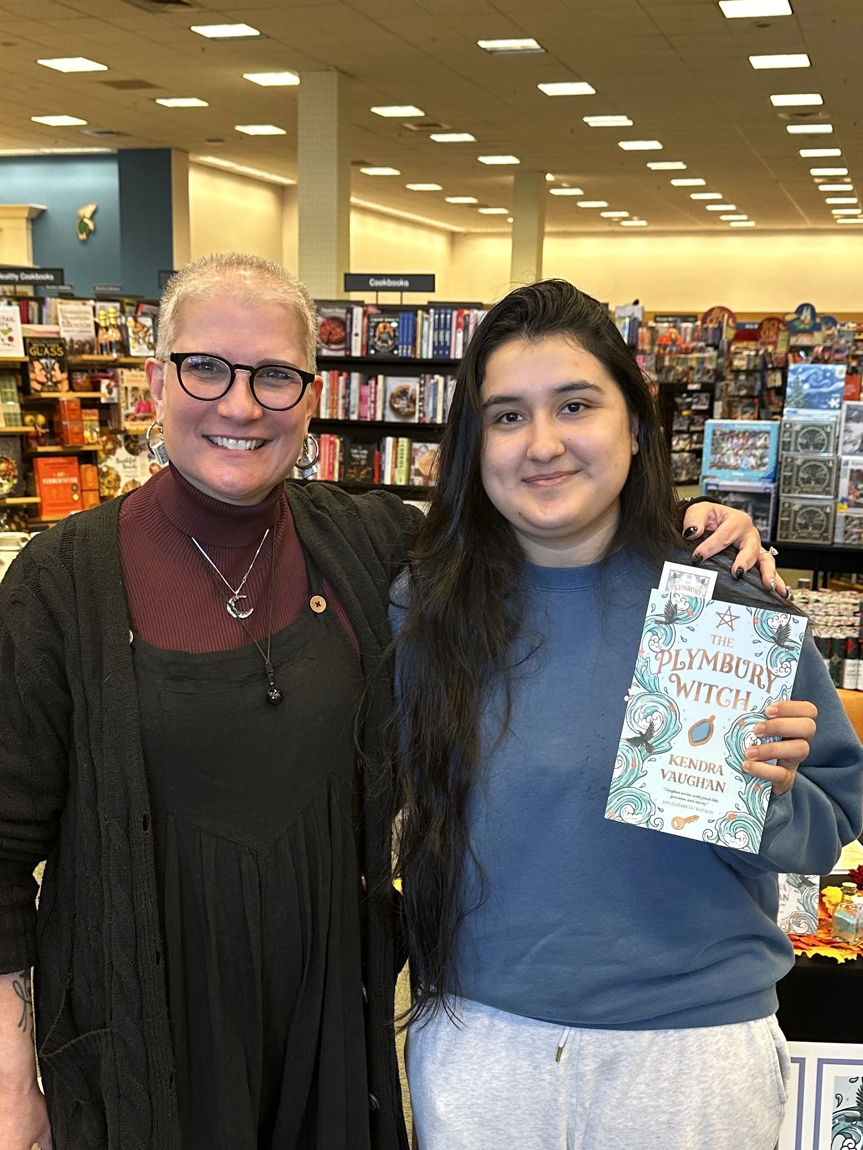 Kendra_vaughan_author_barnesandnoblehingham_halloween_2025_25.jpg