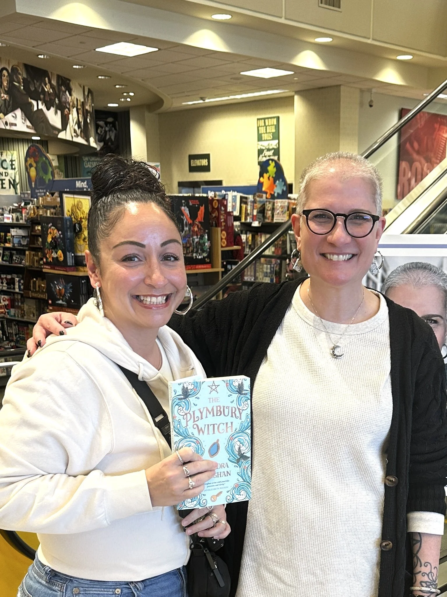 Author_kendra_vaughan_barnes_and_noble_cape_cod_11.jpg