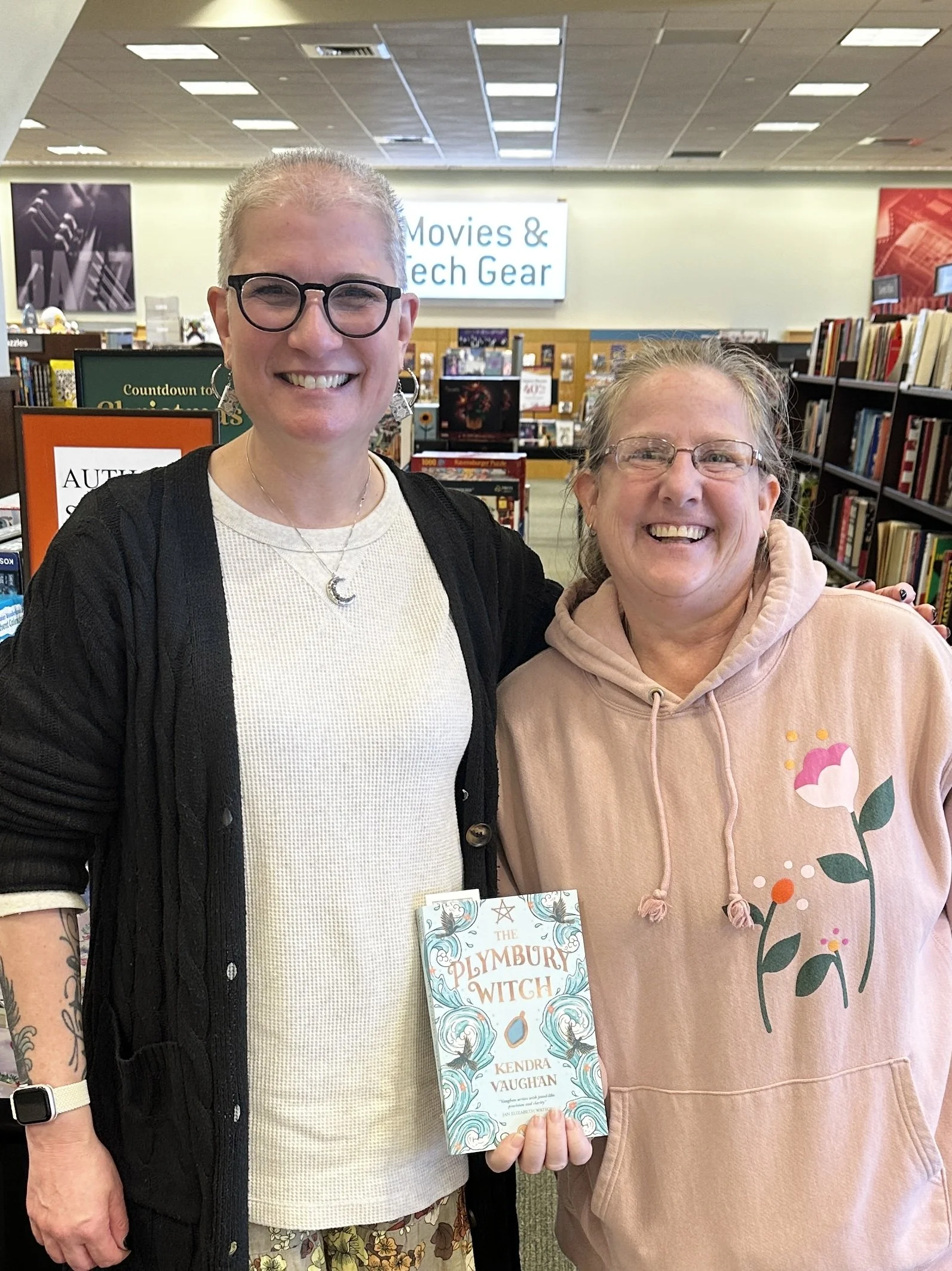 Author_kendra_vaughan_barnes_and_noble_cape_cod_09.jpg