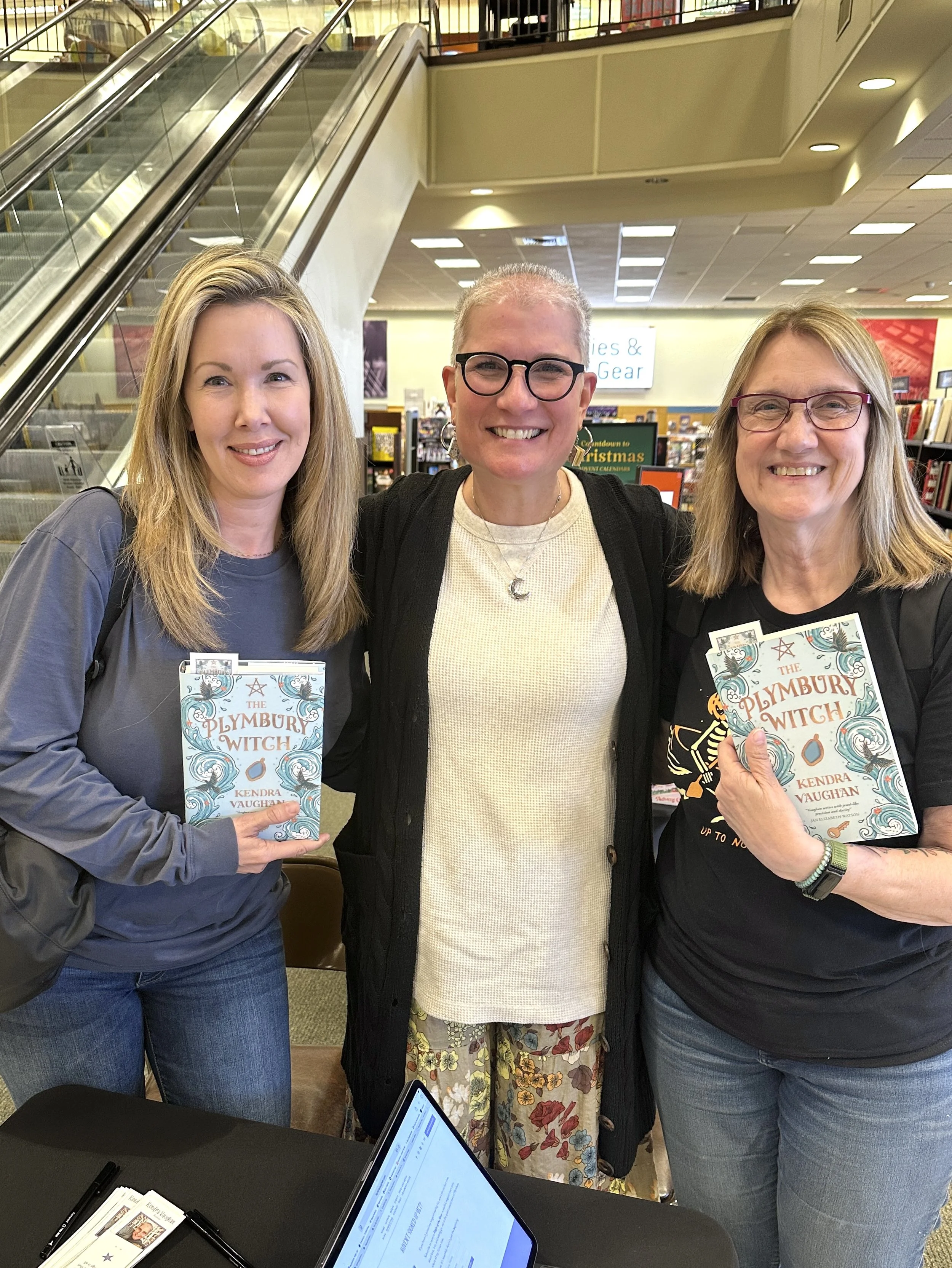 Author_kendra_vaughan_barnes_and_noble_cape_cod_05.jpg