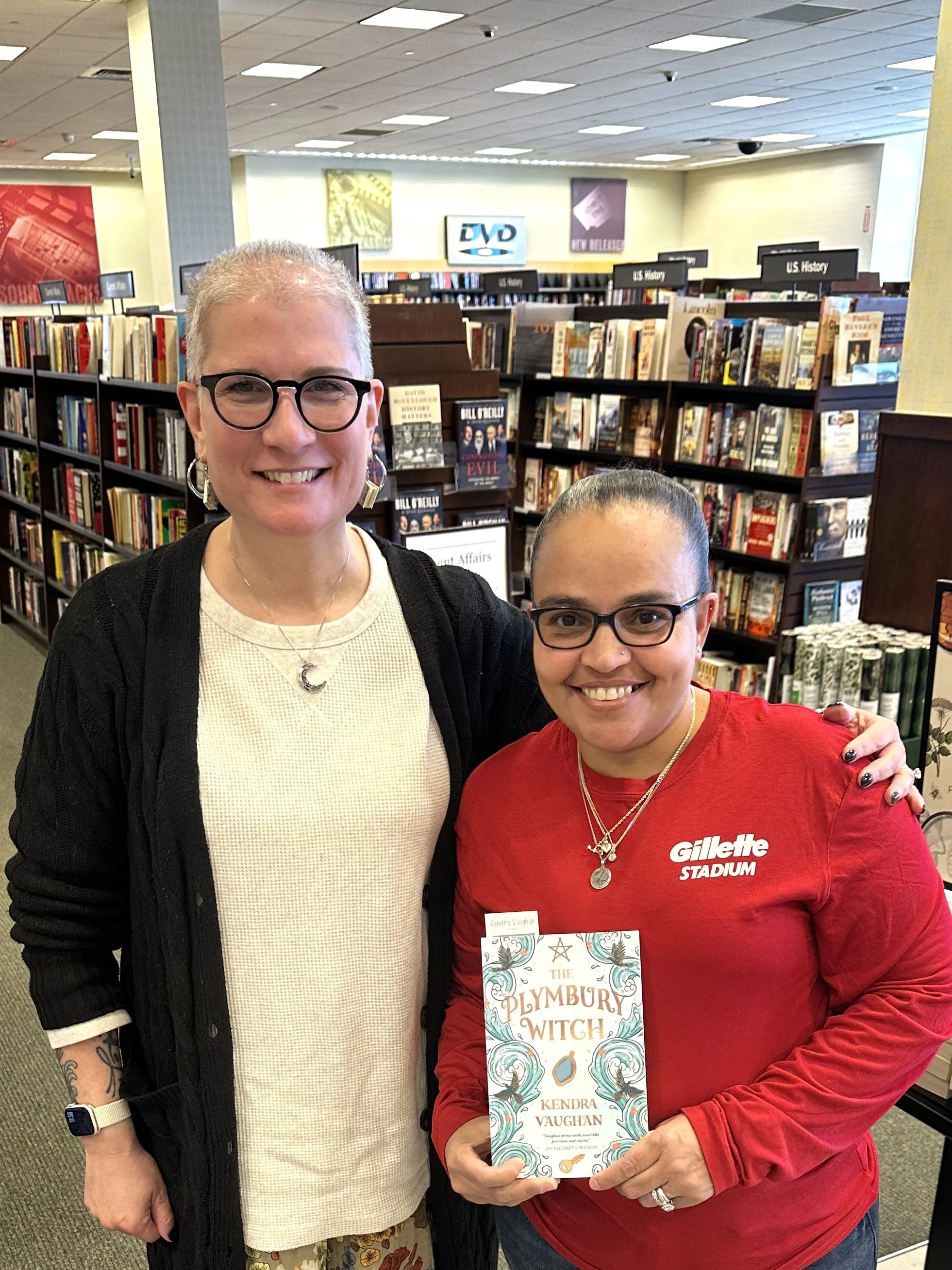 Author_kendra_vaughan_barnes_and_noble_cape_cod_01.jpg