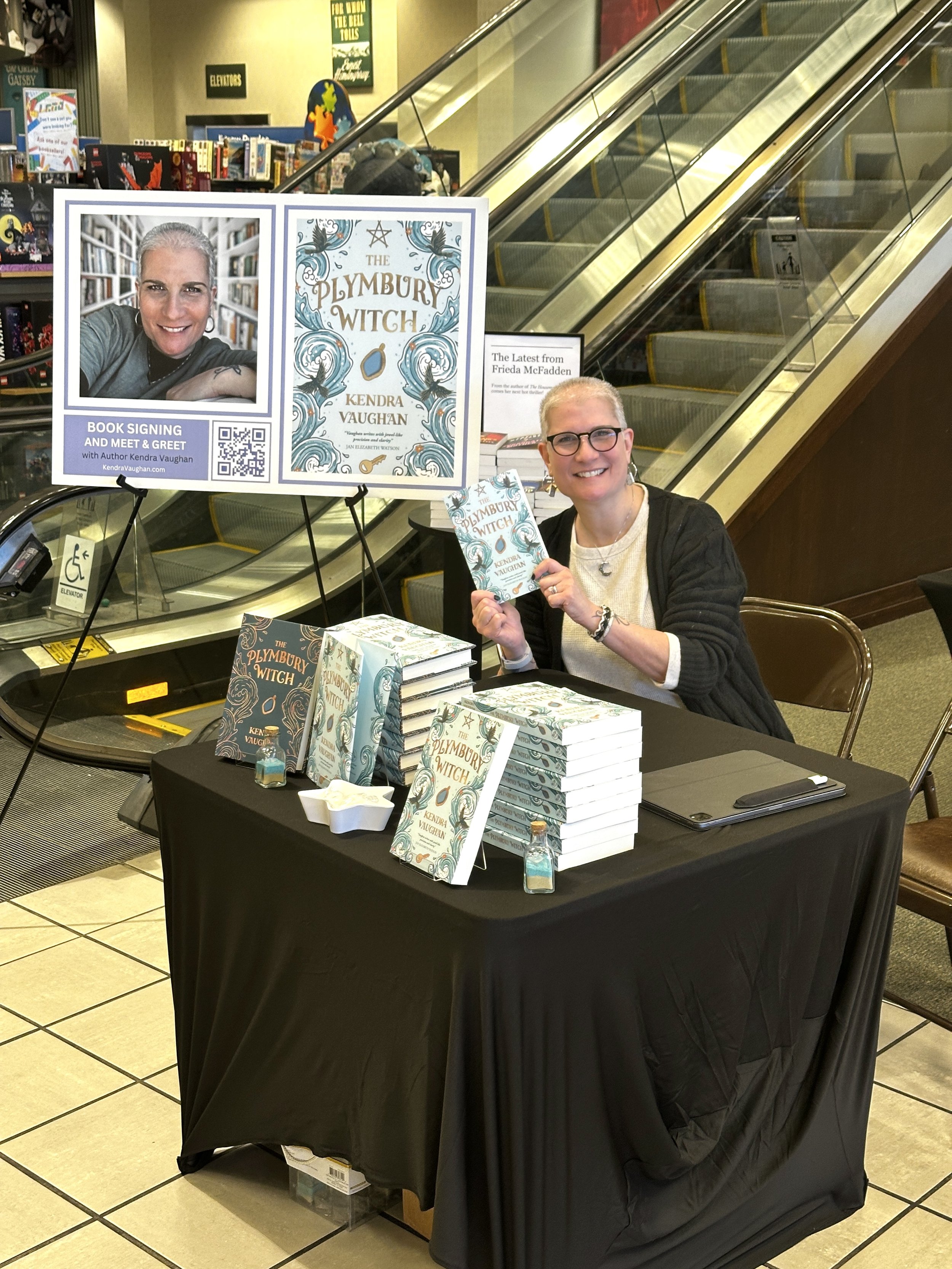 Author_kendra_vaughan_barnes_and_noble_cape_cod_04.jpg