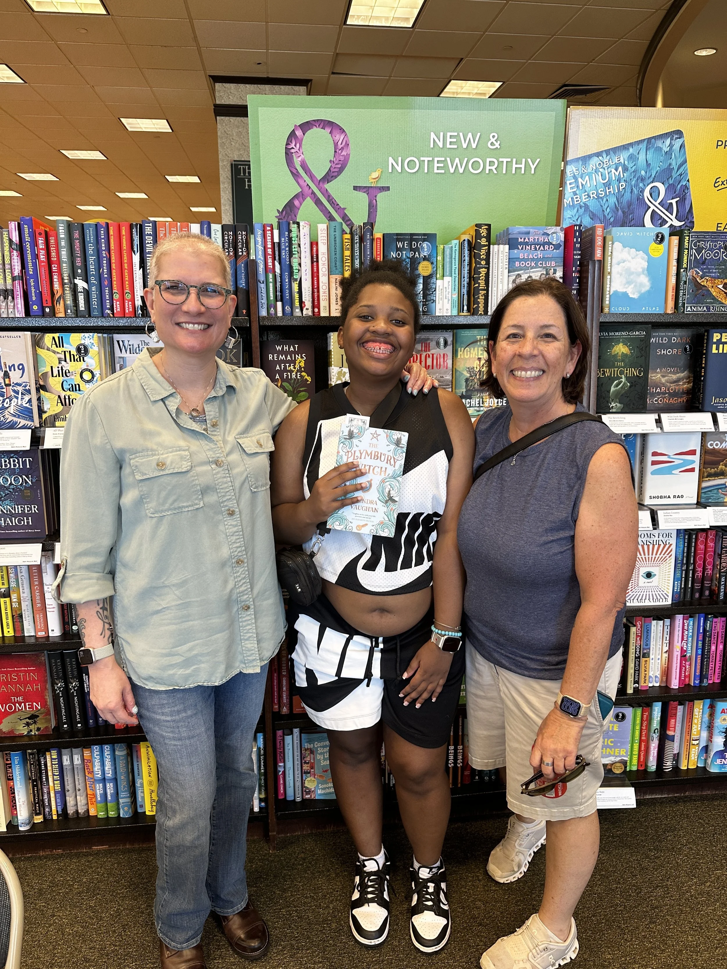 Kendra_vaughan_author_barnes_and_noble_walpole_09.jpg