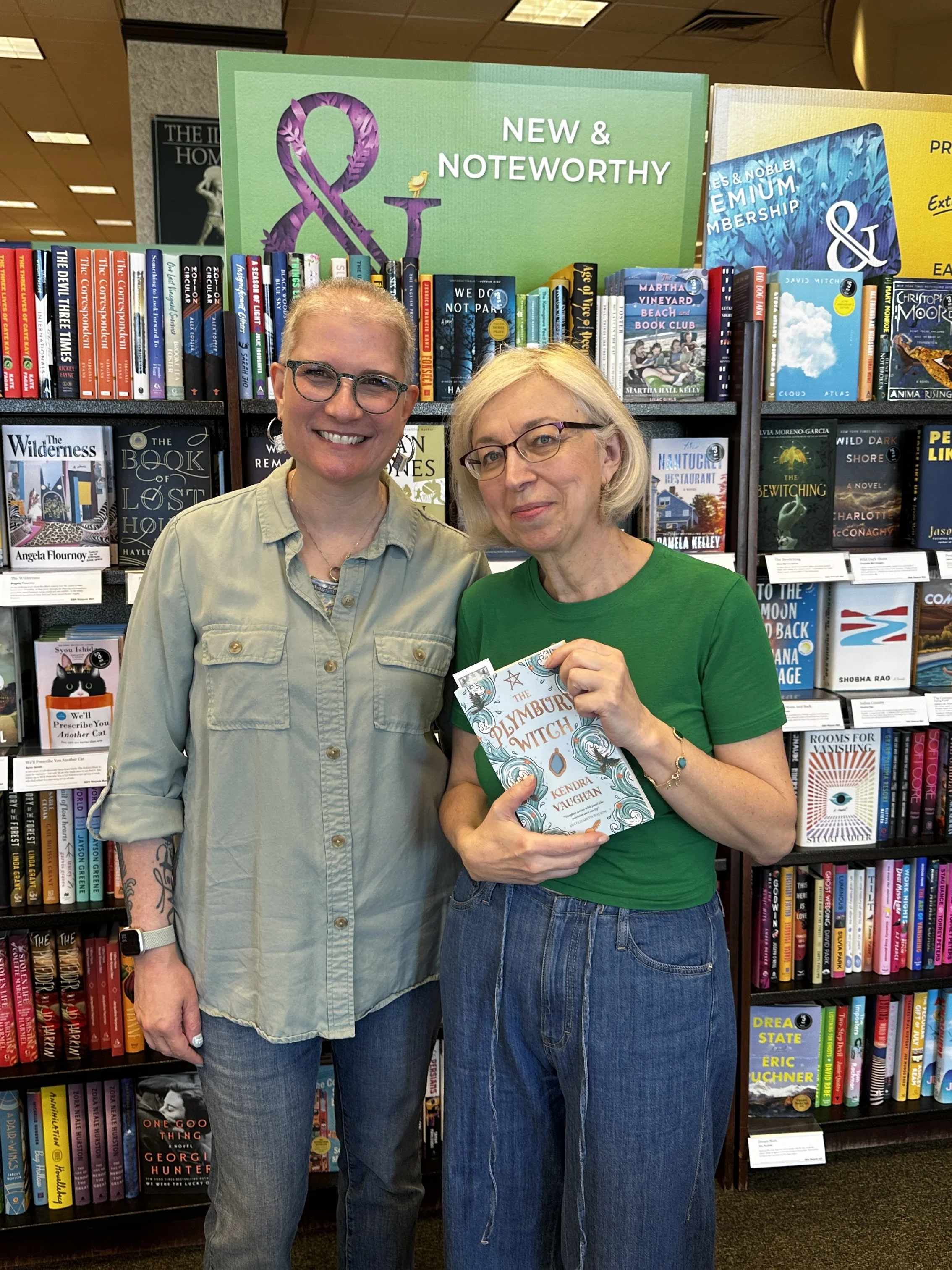 Kendra_vaughan_author_barnes_and_noble_walpole_11.jpg